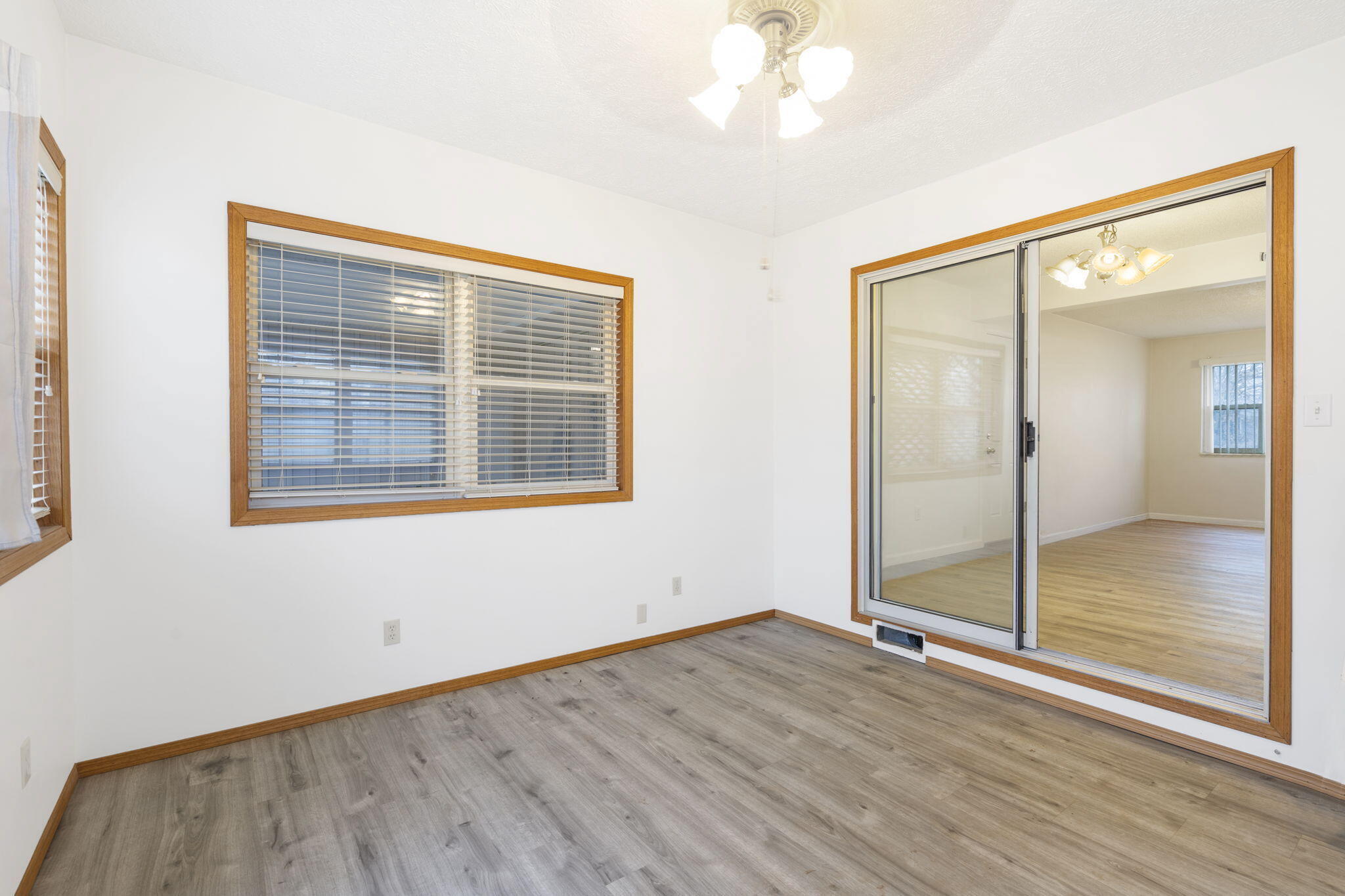 219 South Lynn Avenue Property Photo 17