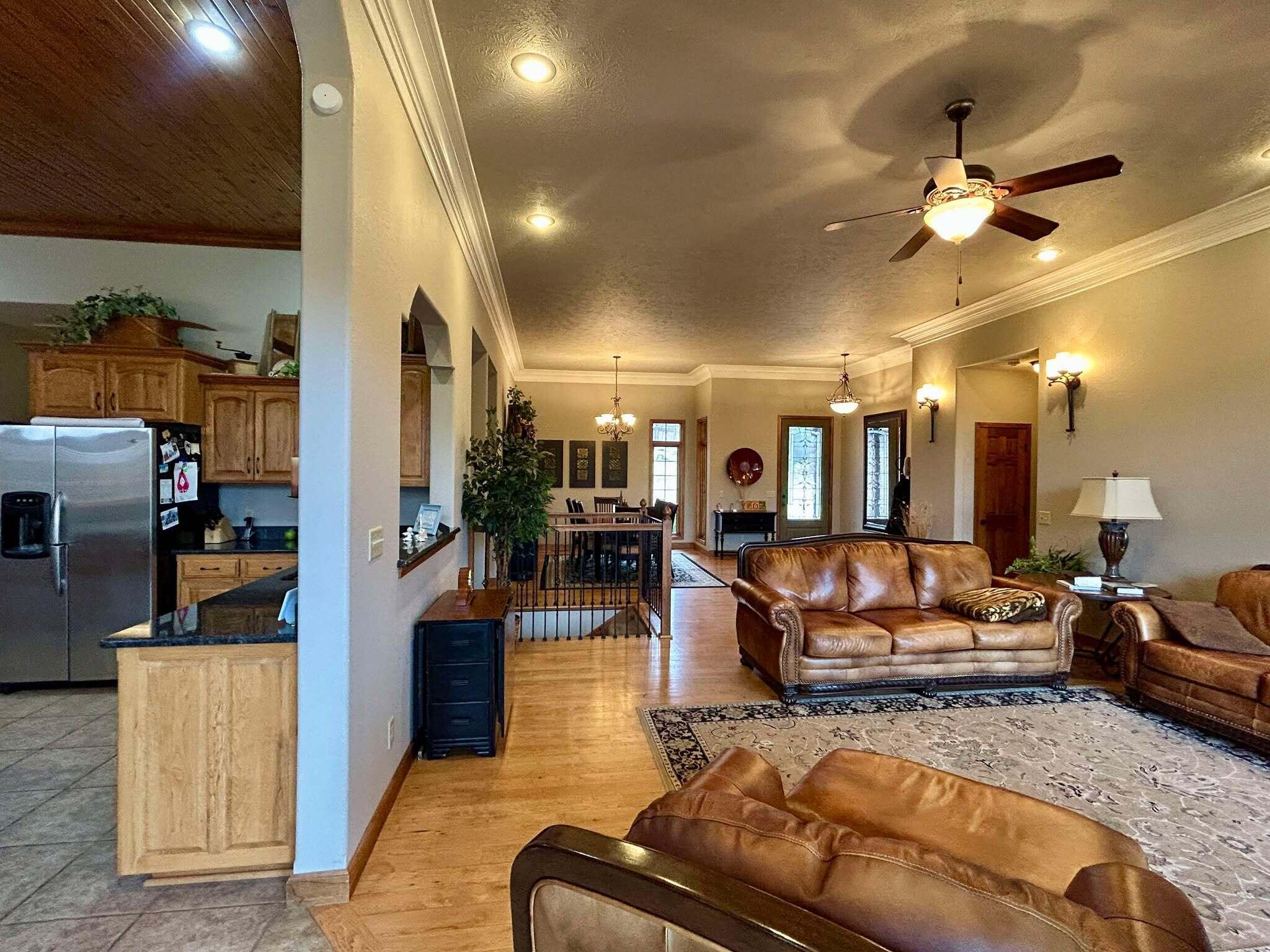 503 Curry Avenue Property Photo 8
