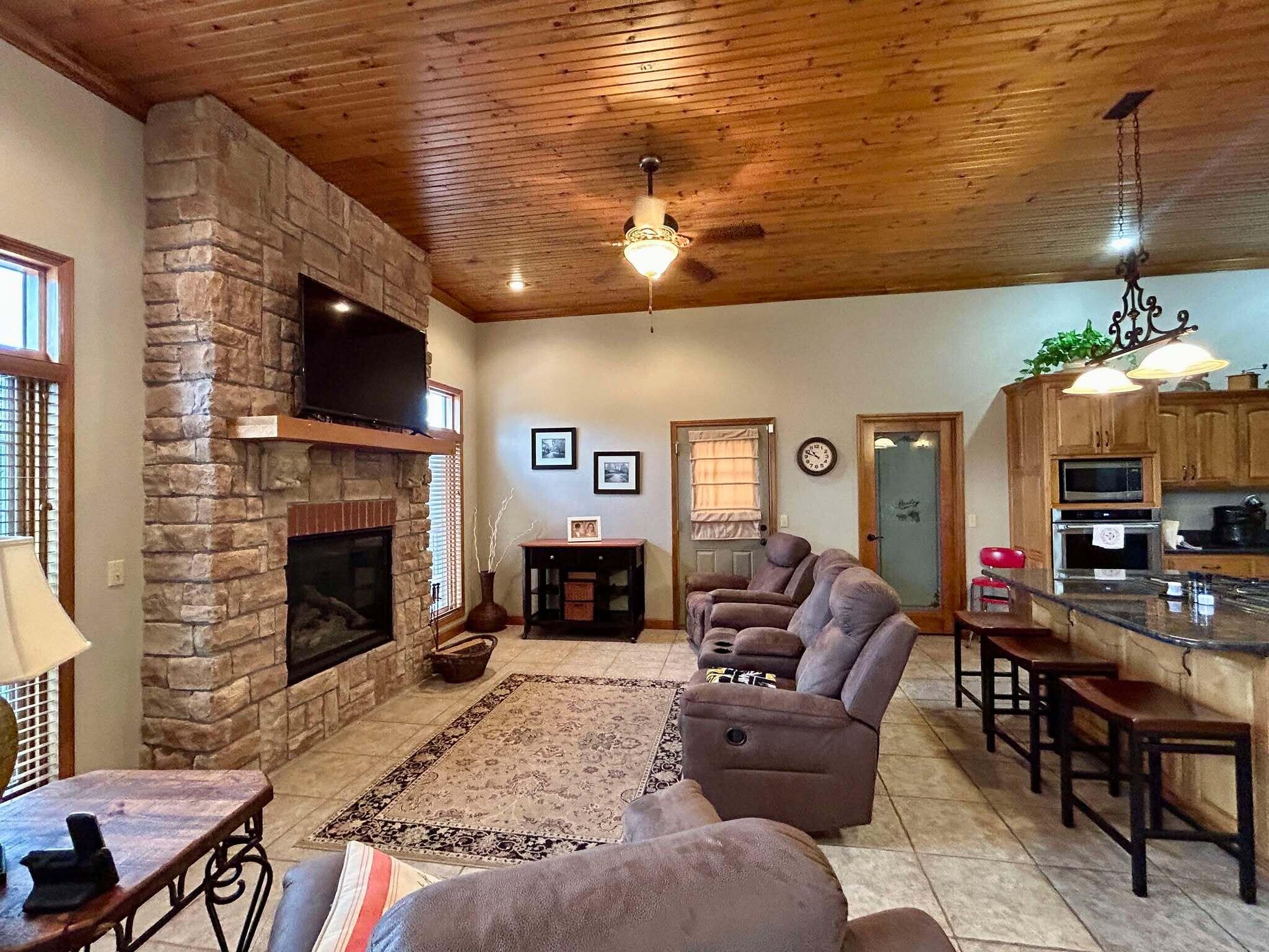503 Curry Avenue Property Photo 8