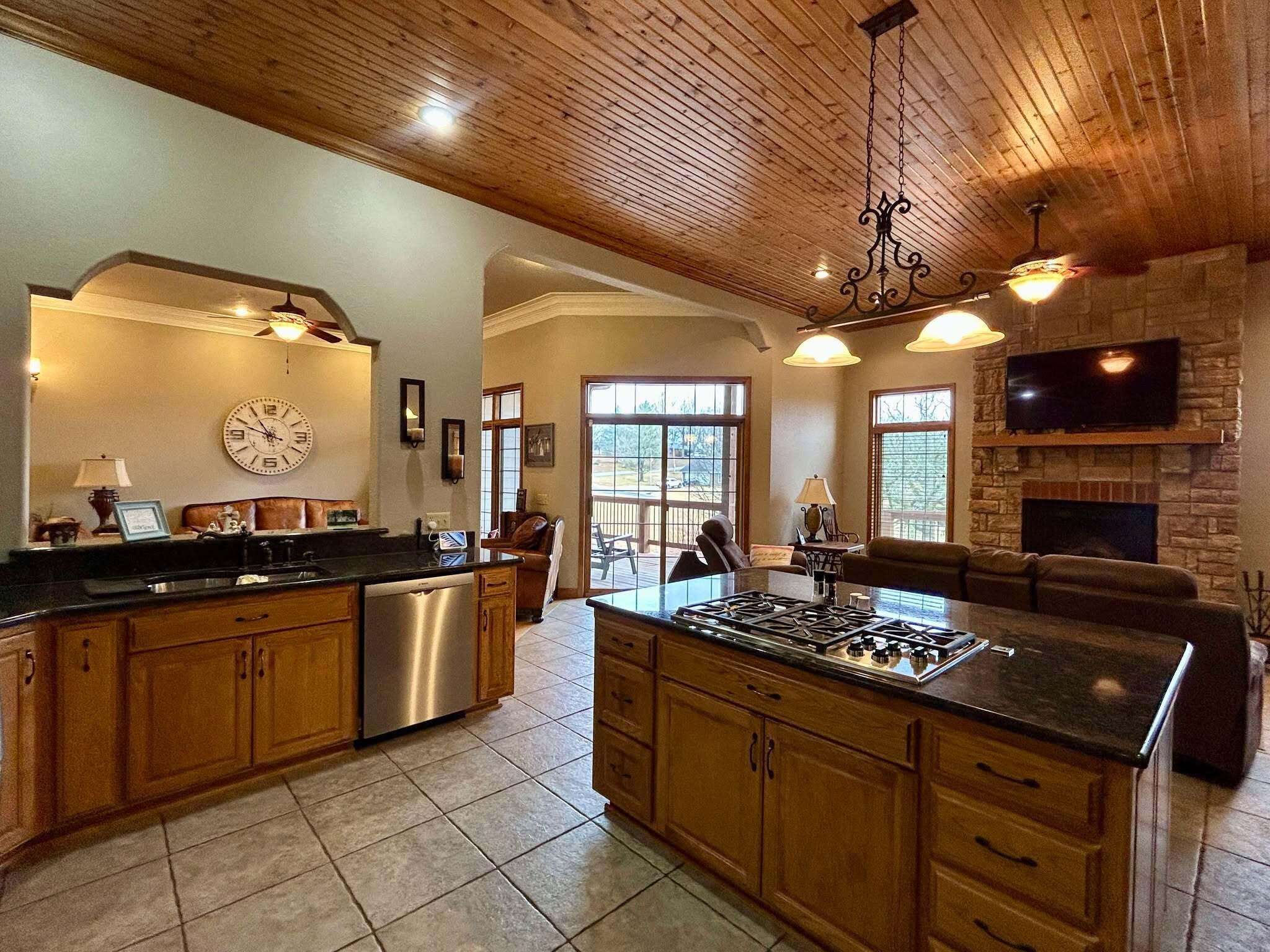 503 Curry Avenue Property Photo 12