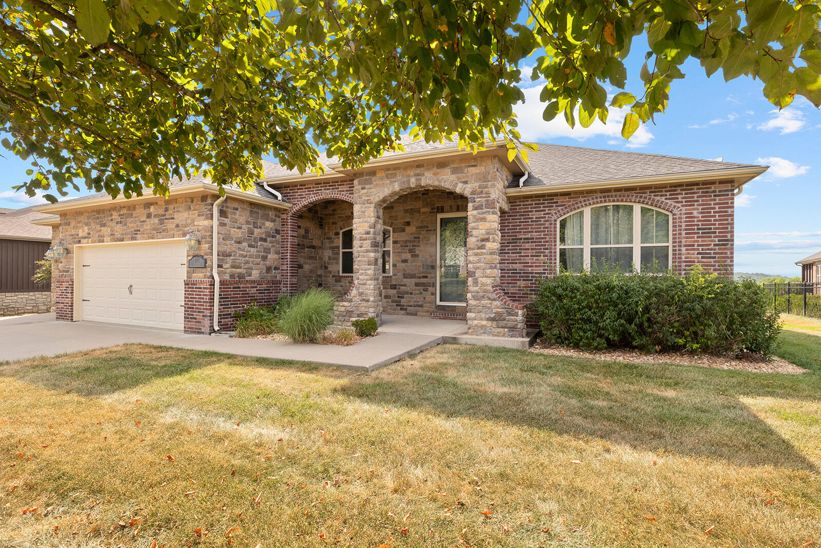 209 Stoney Pointe Drive Property Photo 2