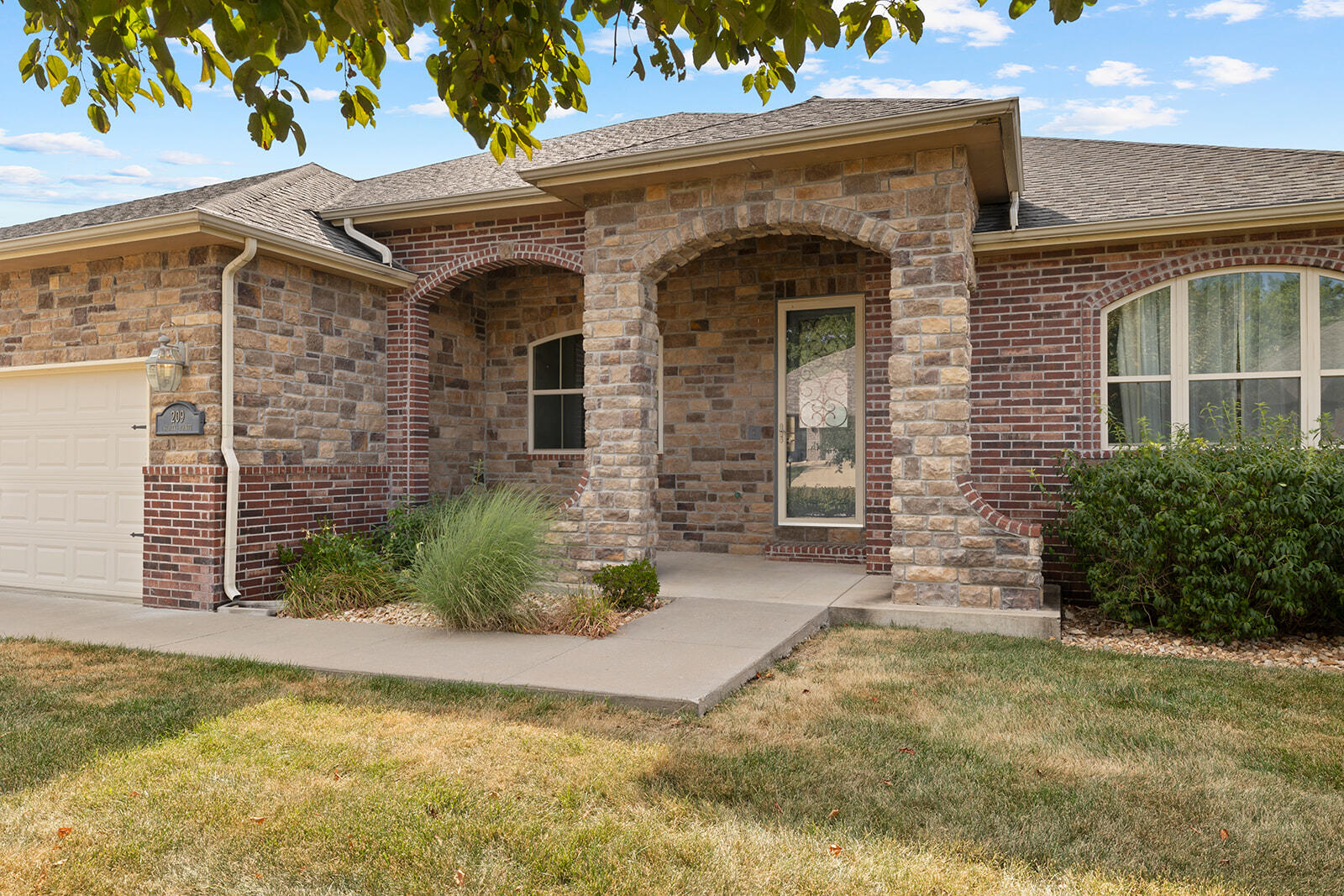 209 Stoney Pointe Drive Property Photo 3