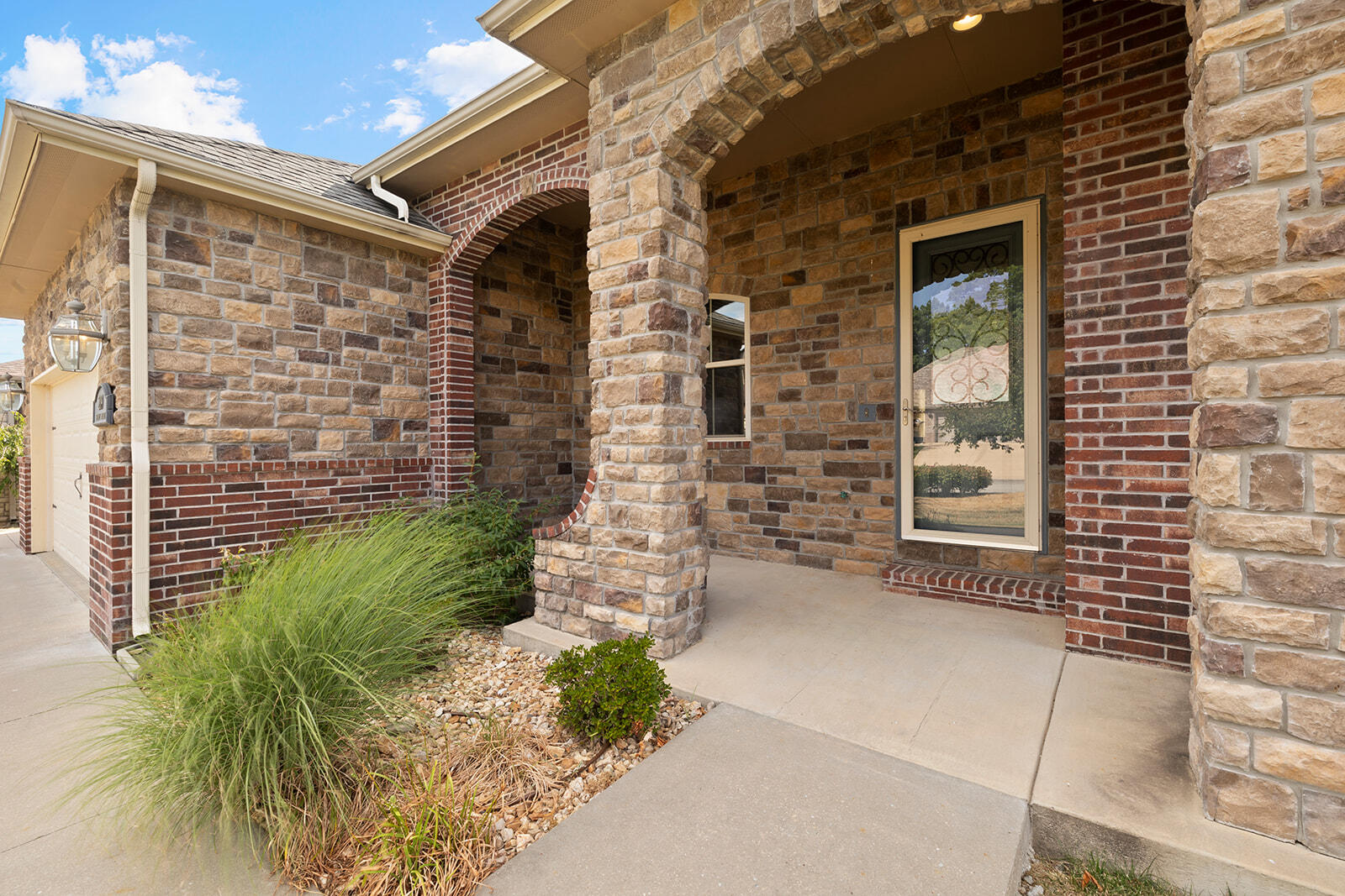 209 Stoney Pointe Drive Property Photo 4