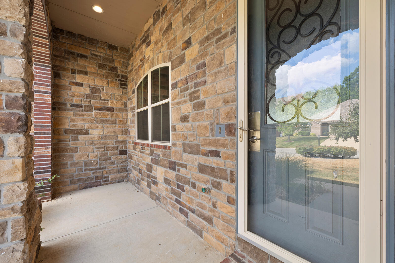 209 Stoney Pointe Drive Property Photo 5