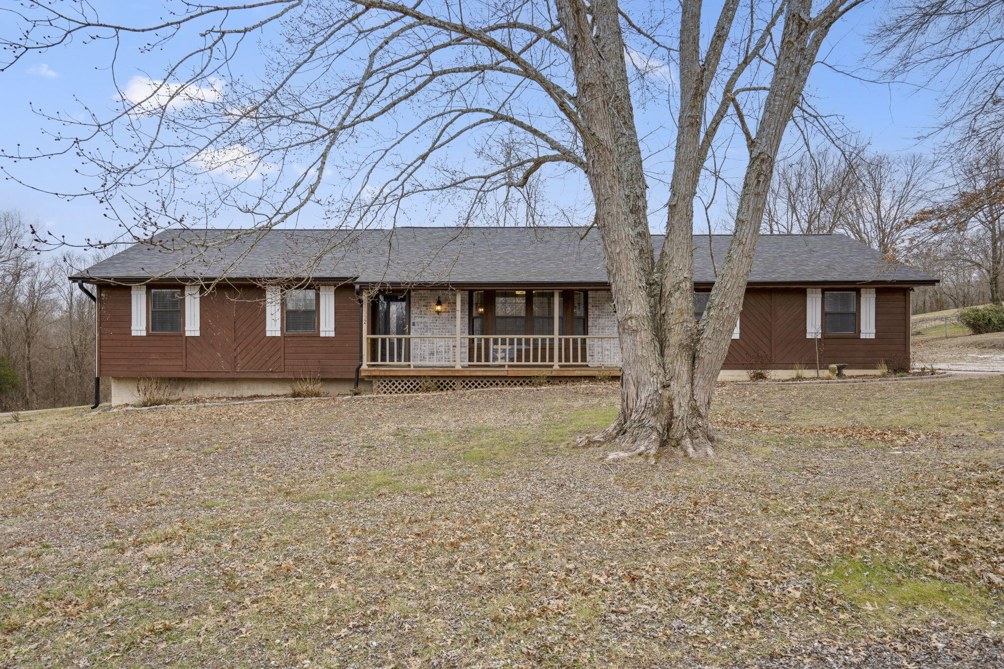 1552 West Oak Ridge Court Property Photo 2