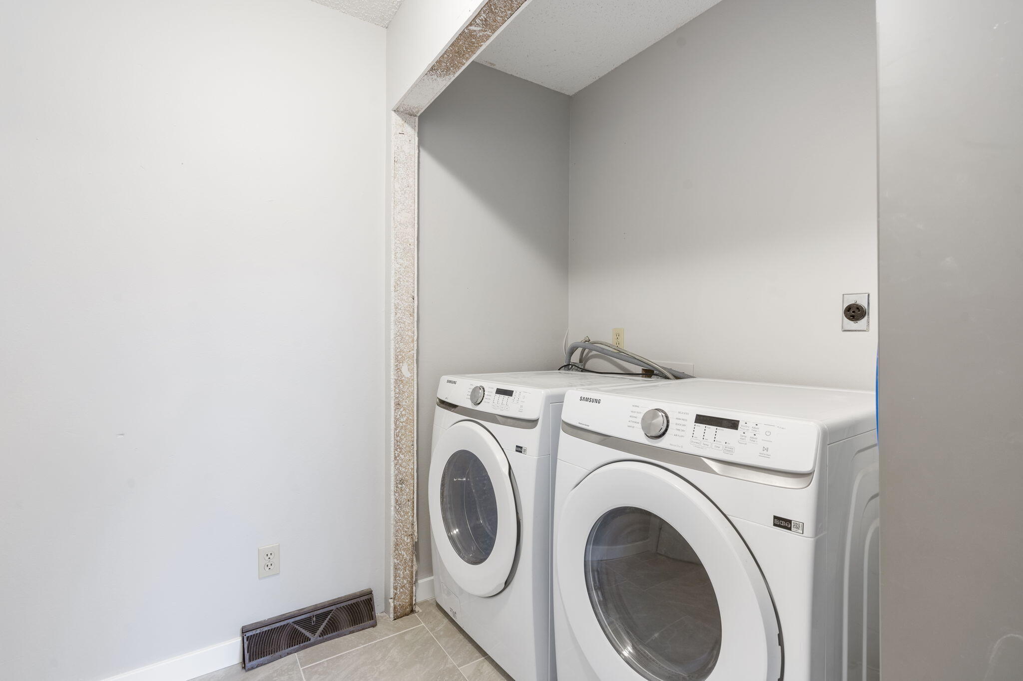 1552 West Oak Ridge Court Property Photo 13