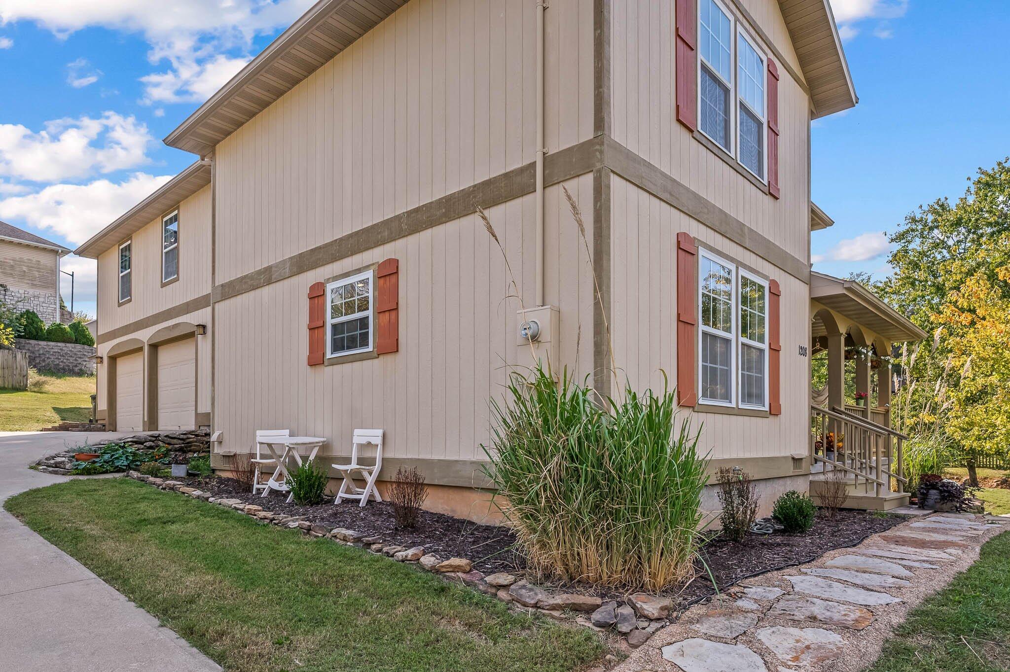 1208 East Lark Street Property Photo 1