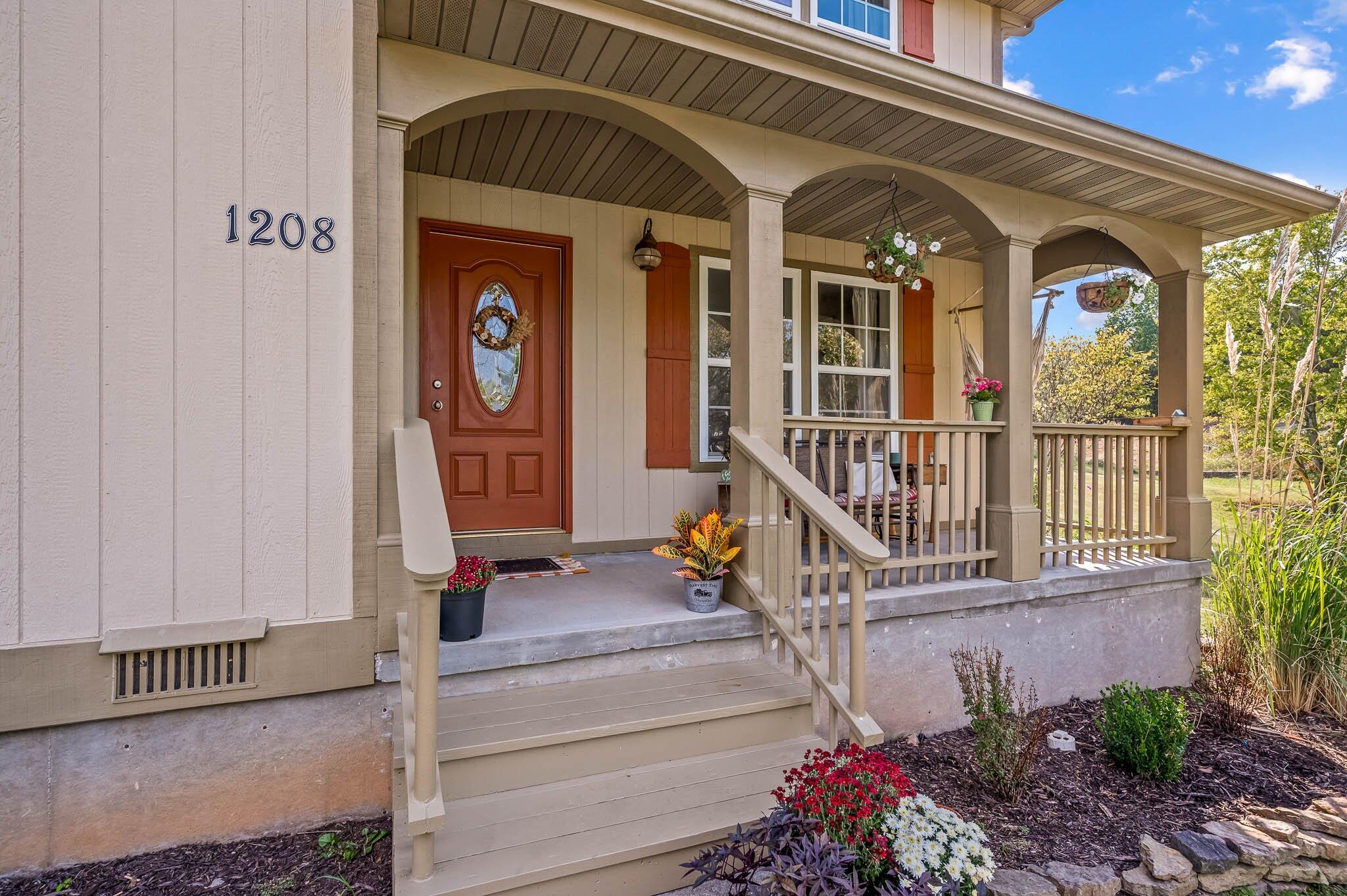 1208 East Lark Street Property Photo 2