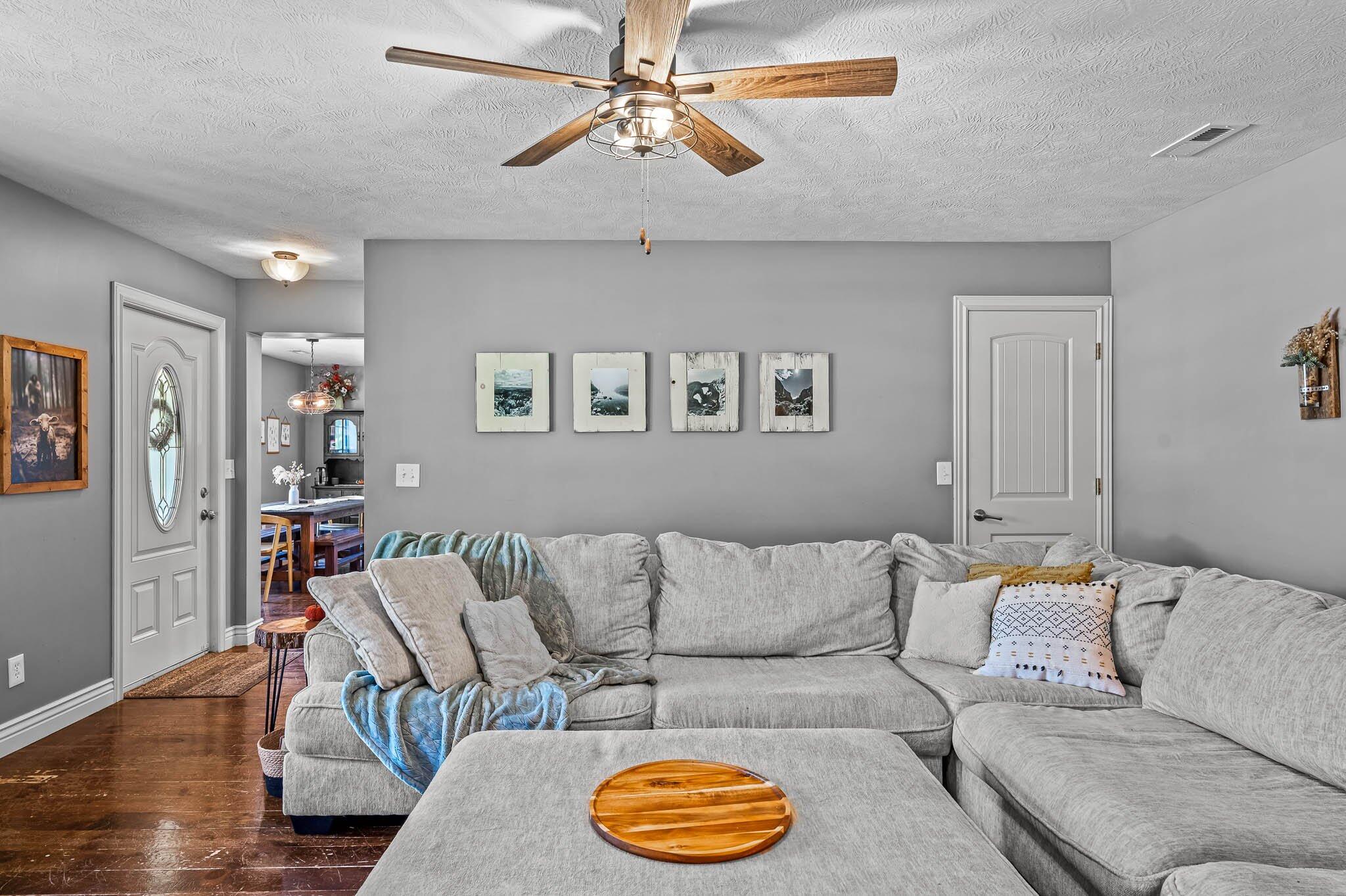 1208 East Lark Street Property Photo 5