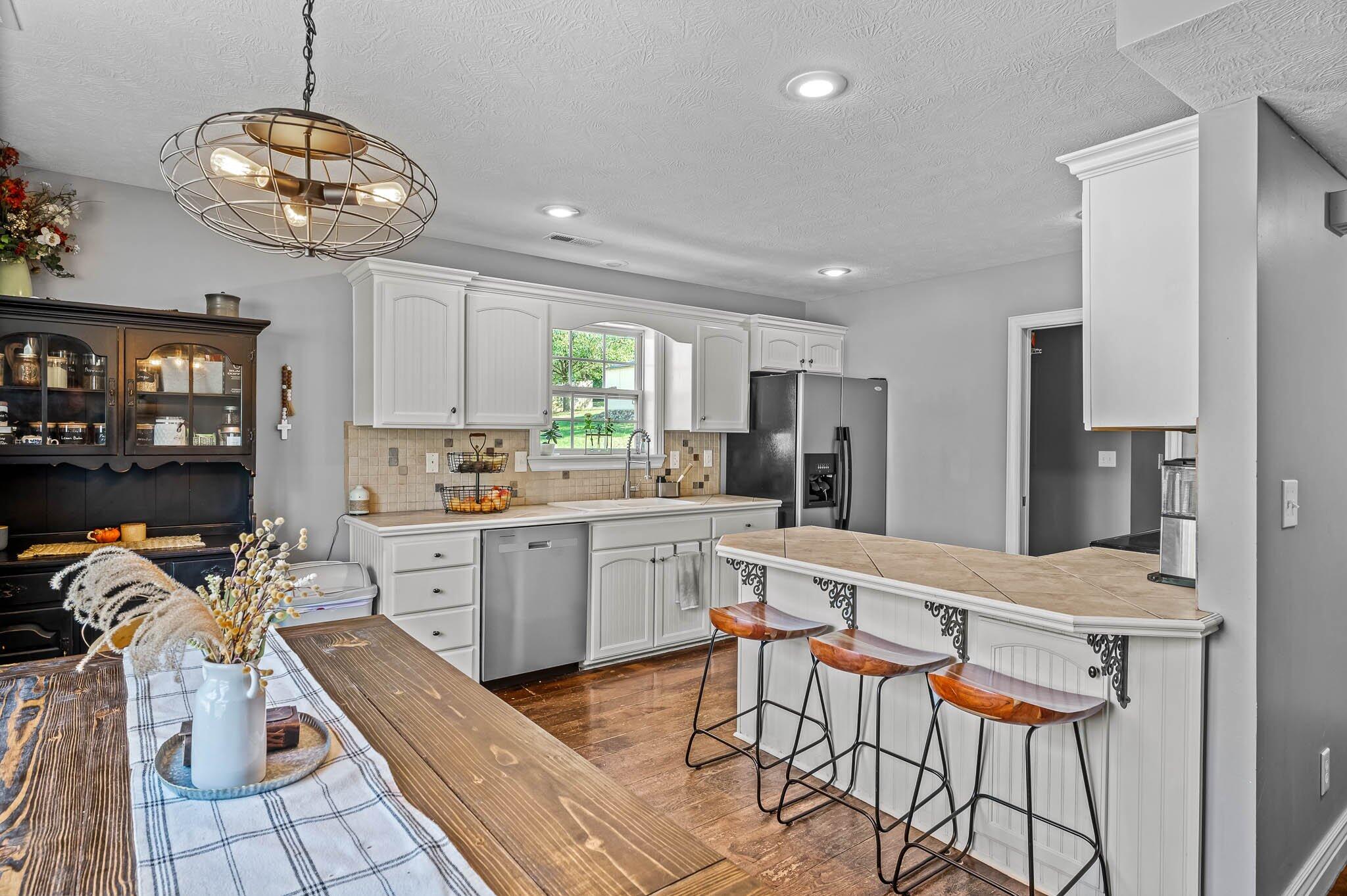 1208 East Lark Street Property Photo 8