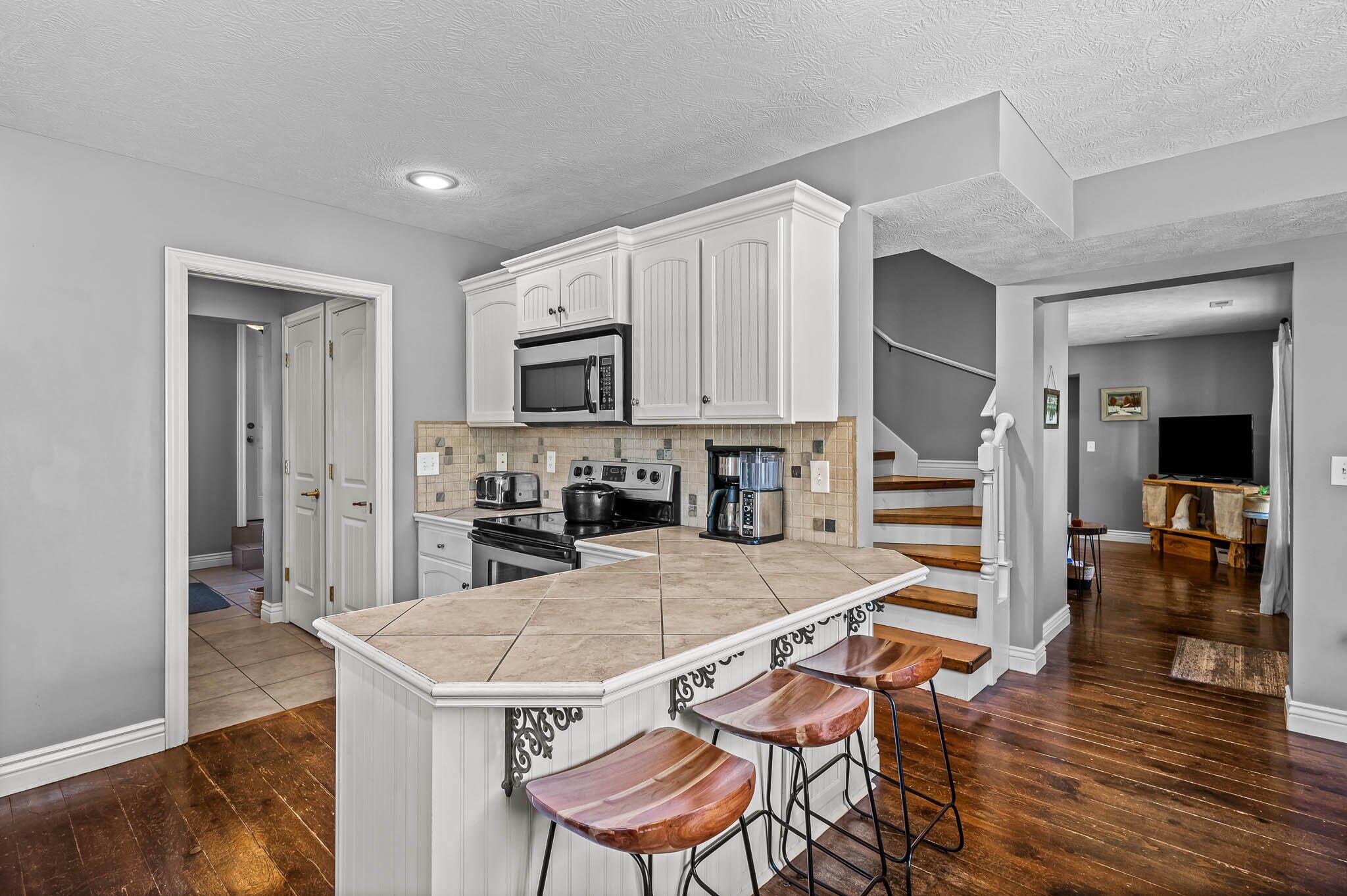 1208 East Lark Street Property Photo 10