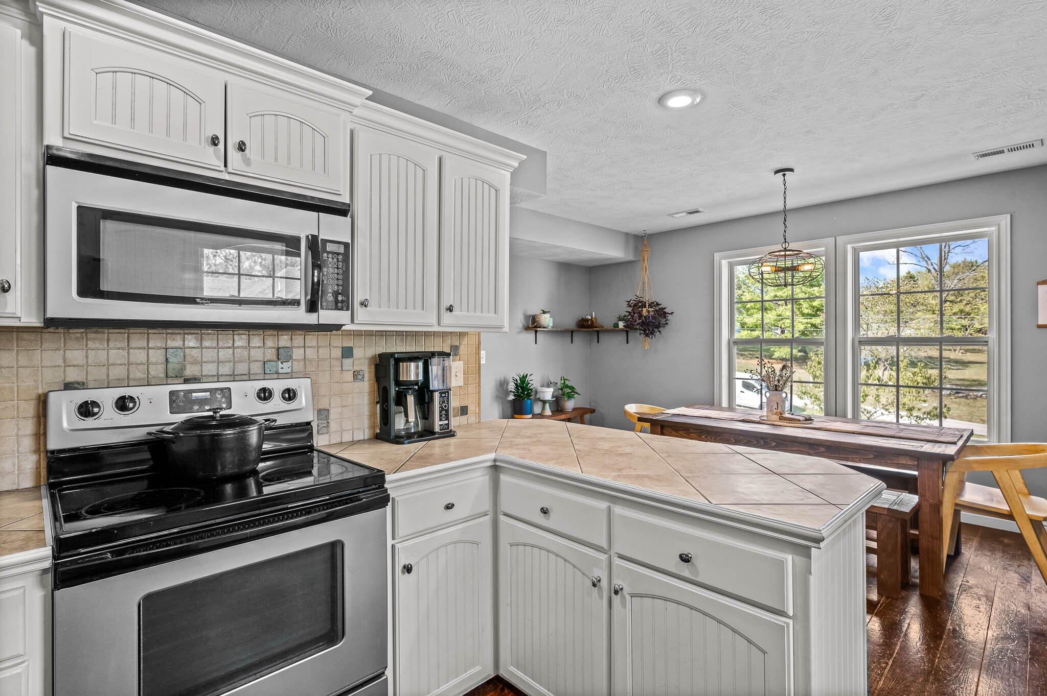 1208 East Lark Street Property Photo 11