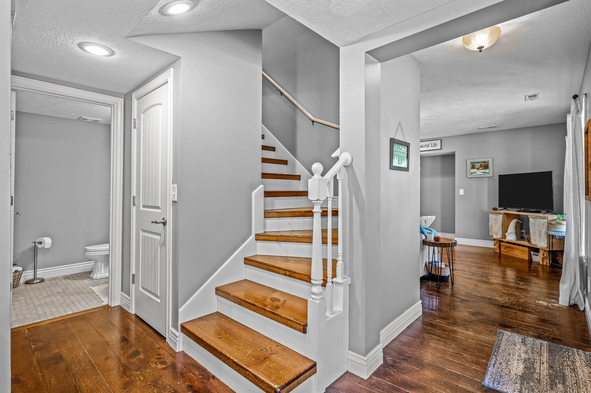 1208 East Lark Street Property Photo 12
