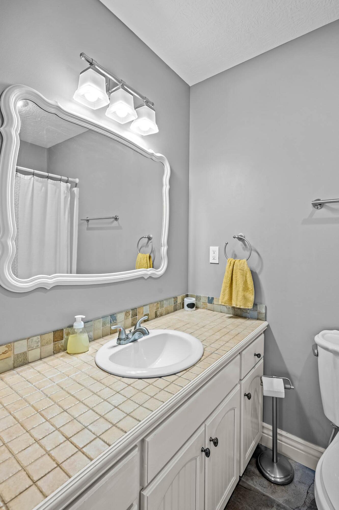 1208 East Lark Street Property Photo 16