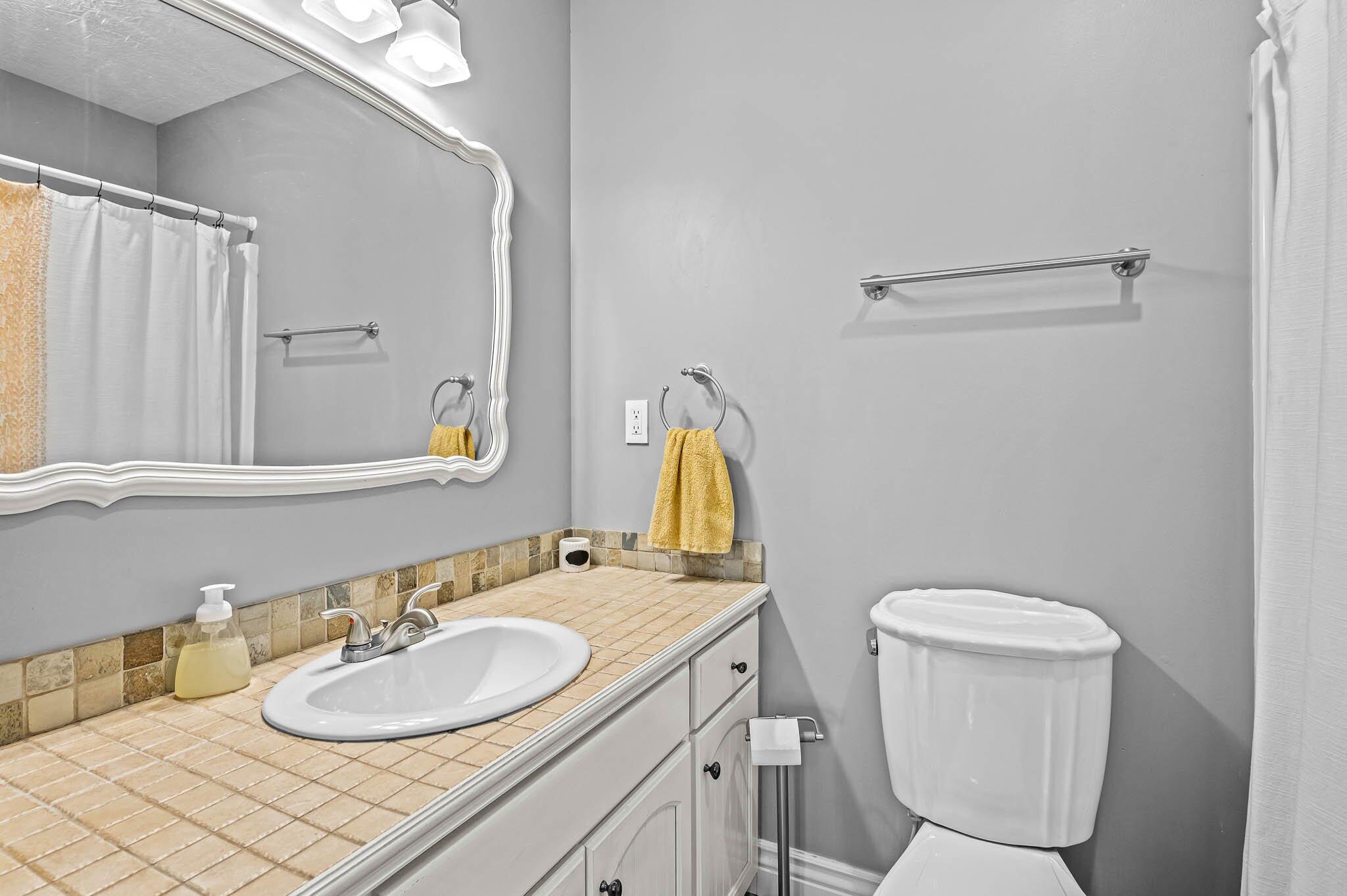 1208 East Lark Street Property Photo 17