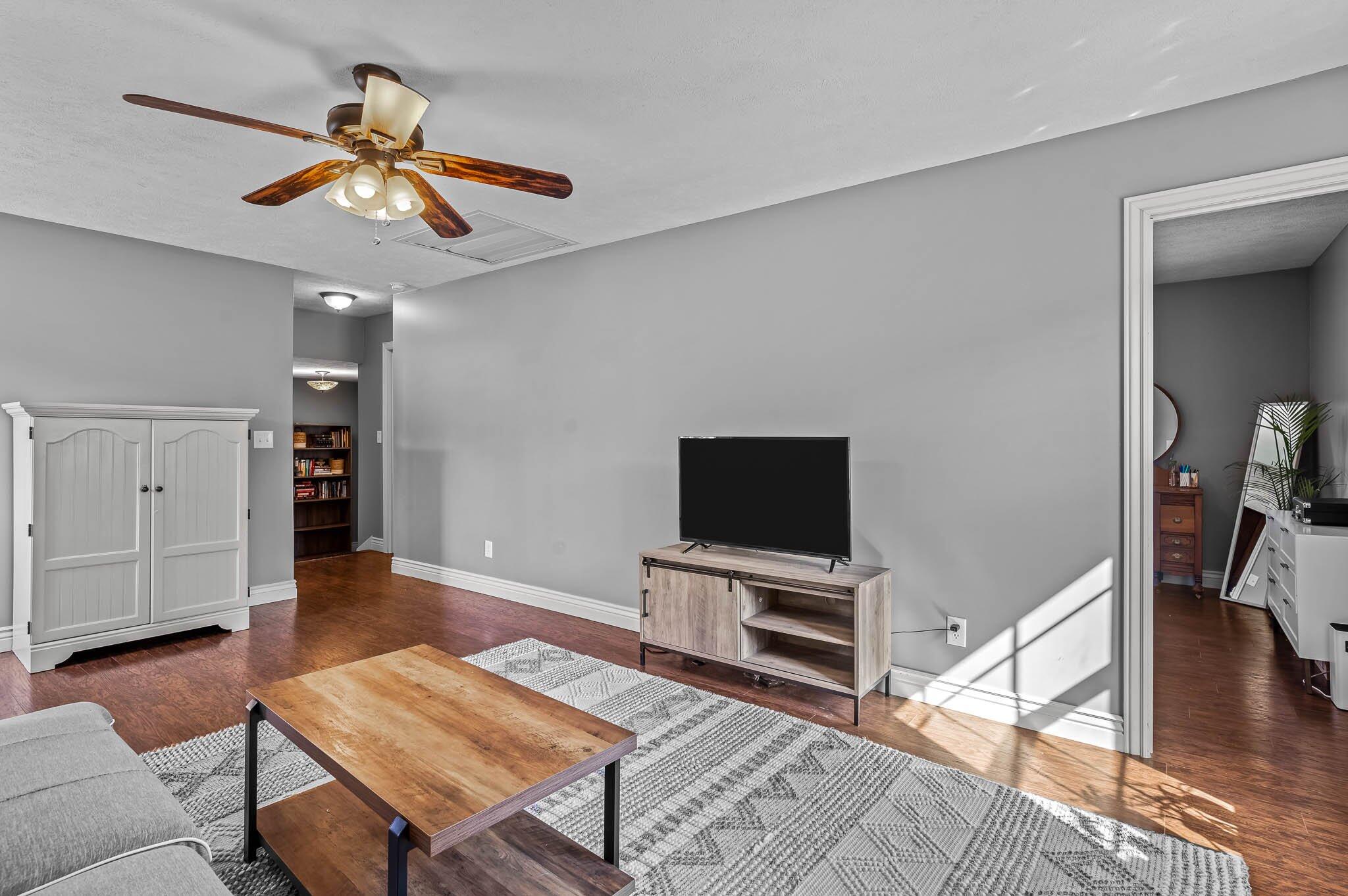 1208 East Lark Street Property Photo 21