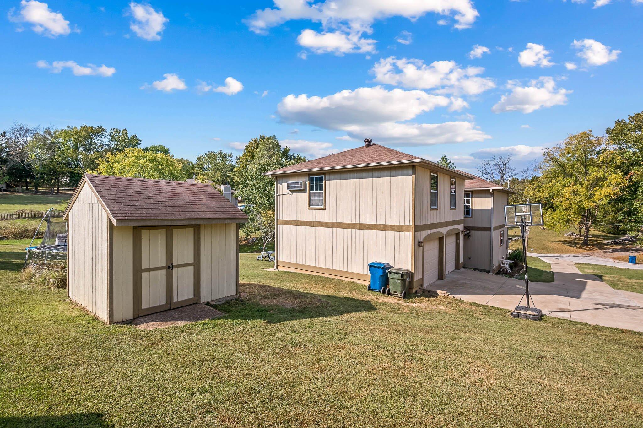 1208 East Lark Street Property Photo 26