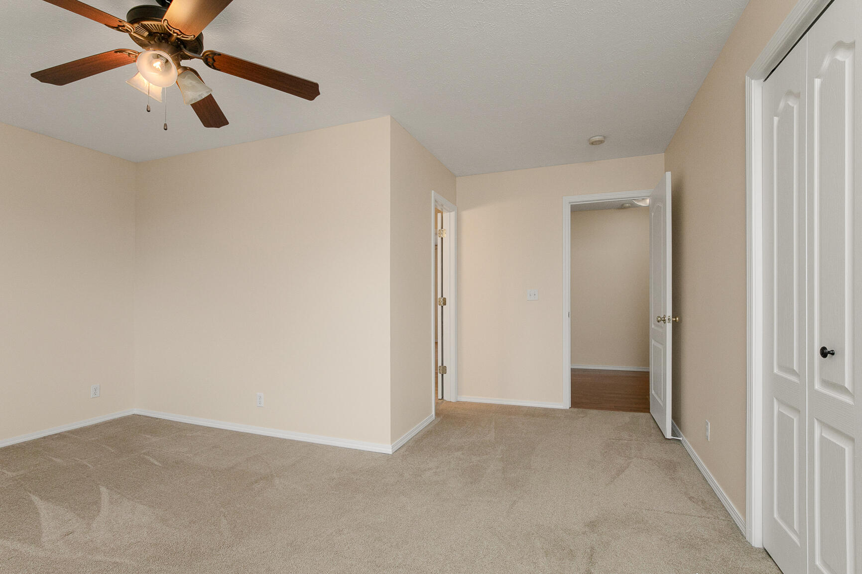 2335 West Chesterfield Boulevard Property Photo 19