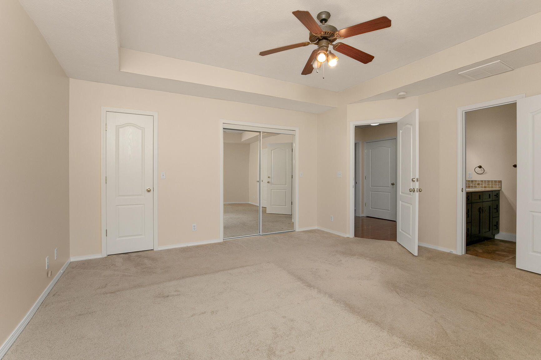 2335 West Chesterfield Boulevard Property Photo 24
