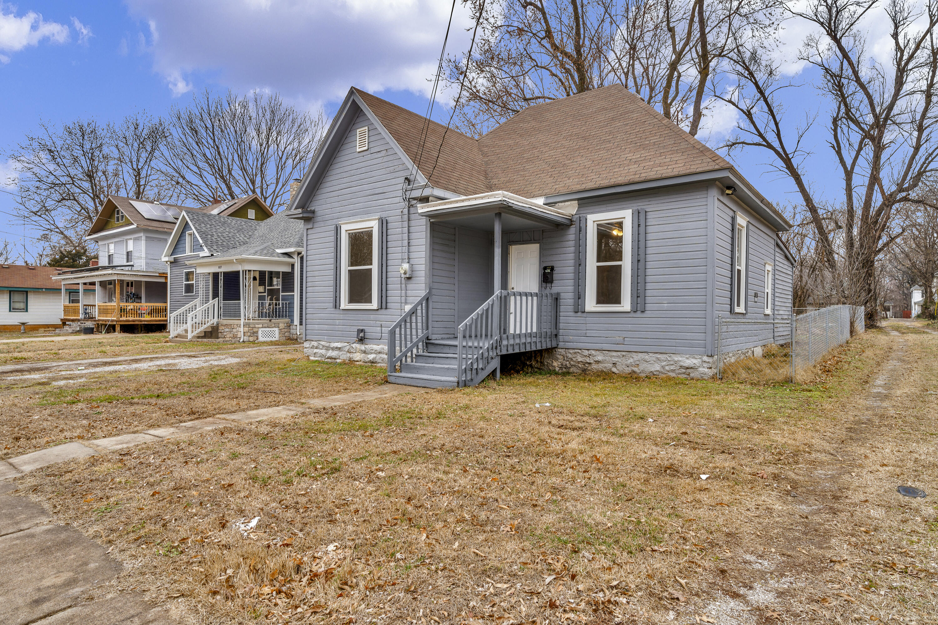 1031 West Monroe Terrace Property Photo