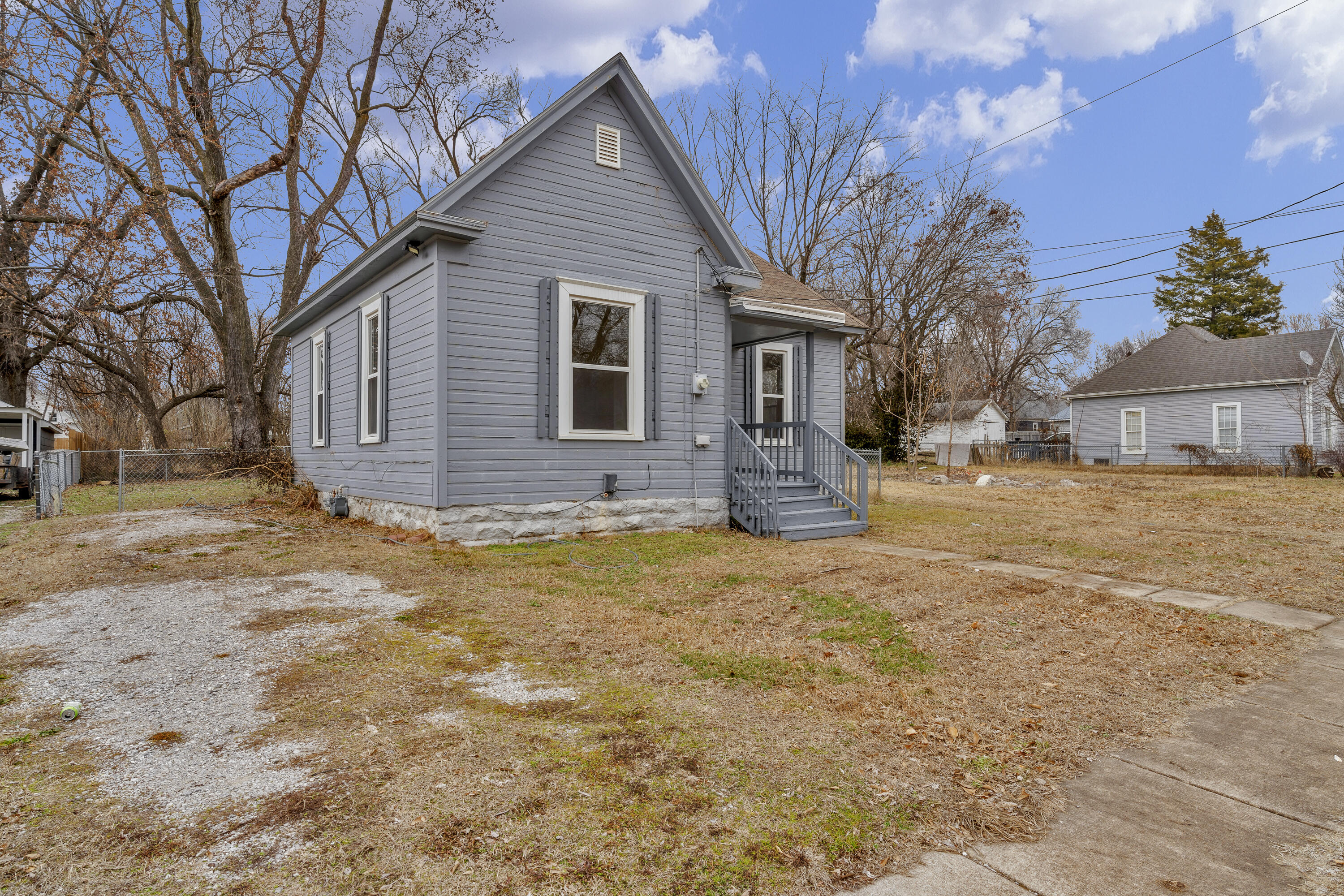 1031 West Monroe Terrace Property Photo 3