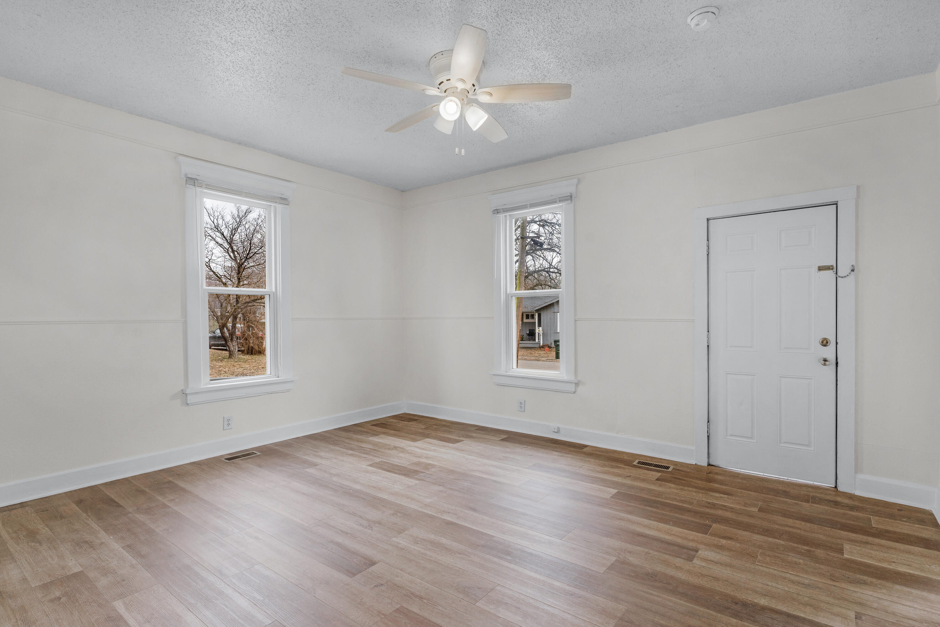 1031 West Monroe Terrace Property Photo 6