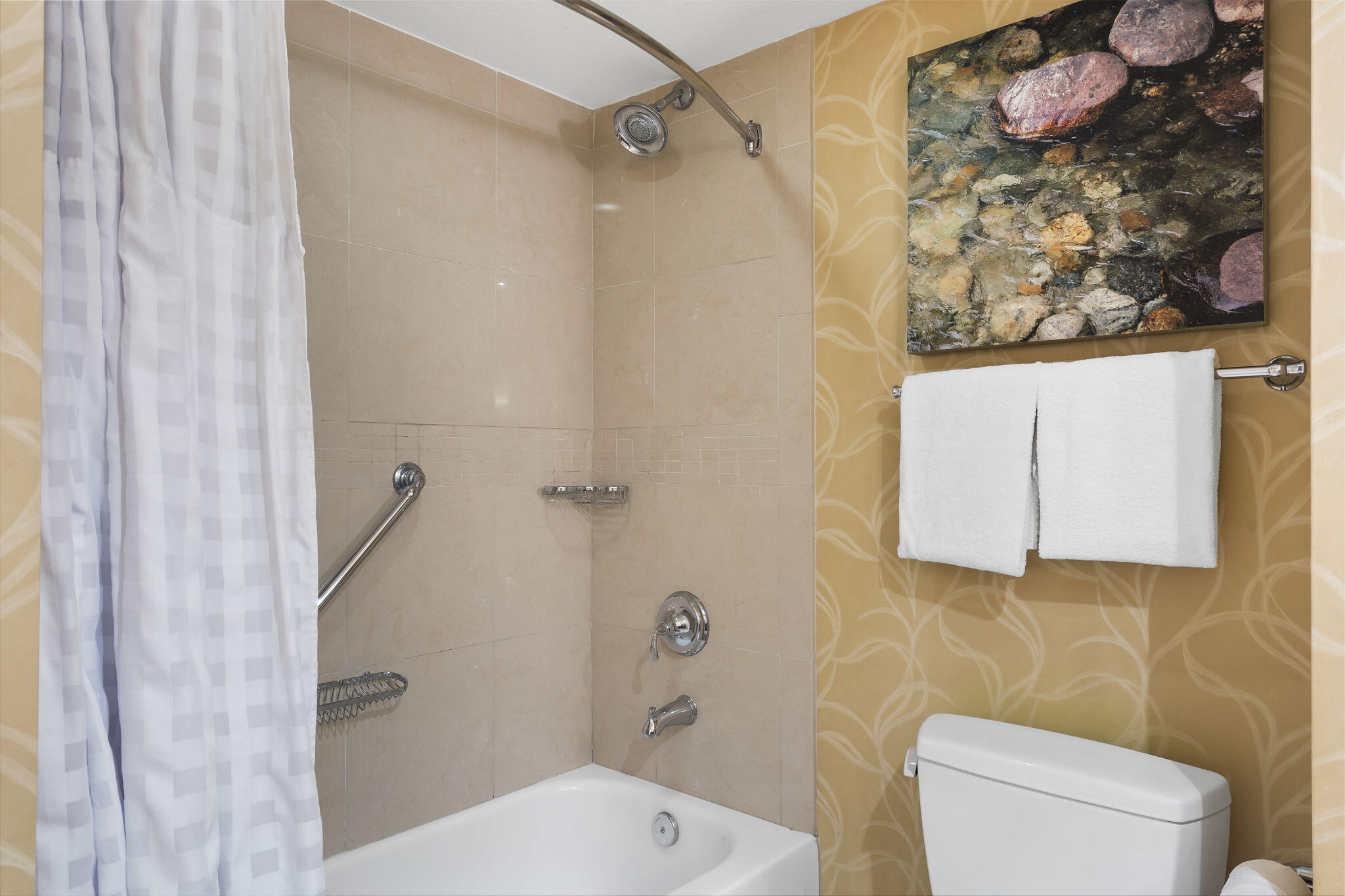 200 South Sycamore Street Property Photo 6