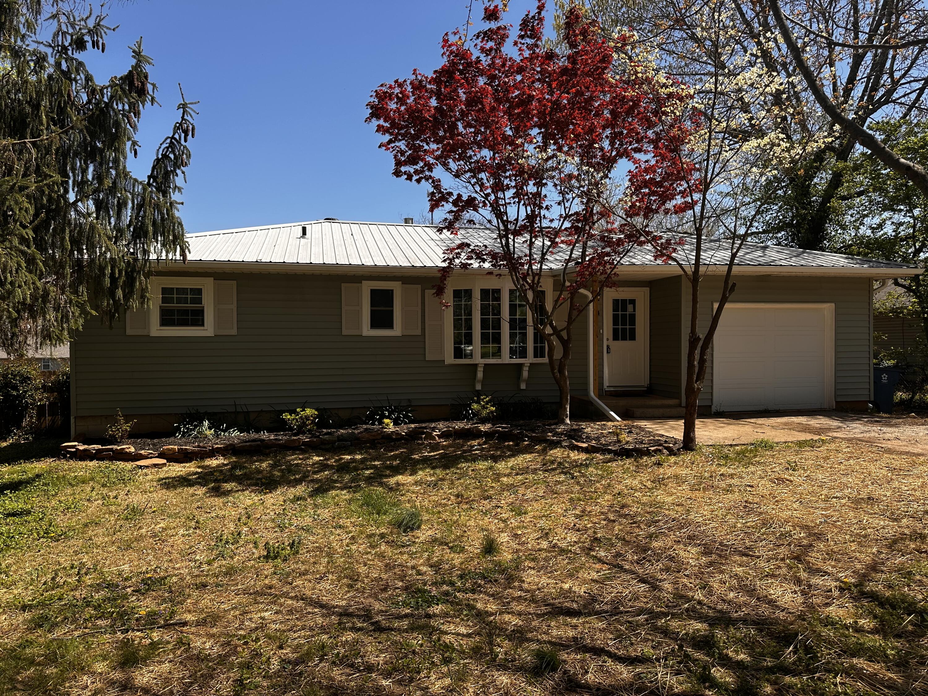 304 North Dogwood Street Property Photo 1