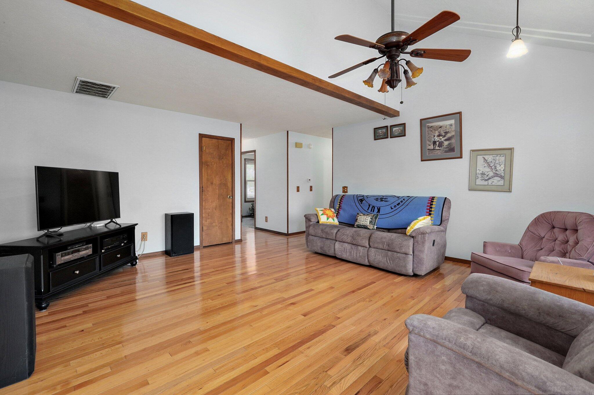107 East Halsey Street Property Photo 8