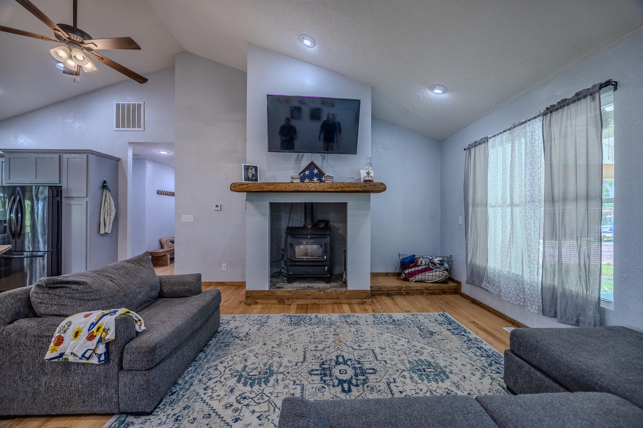 635 Shooting Star Loop Property Photo 10