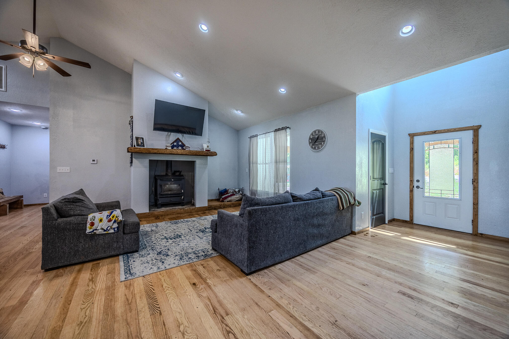 635 Shooting Star Loop Property Photo 11