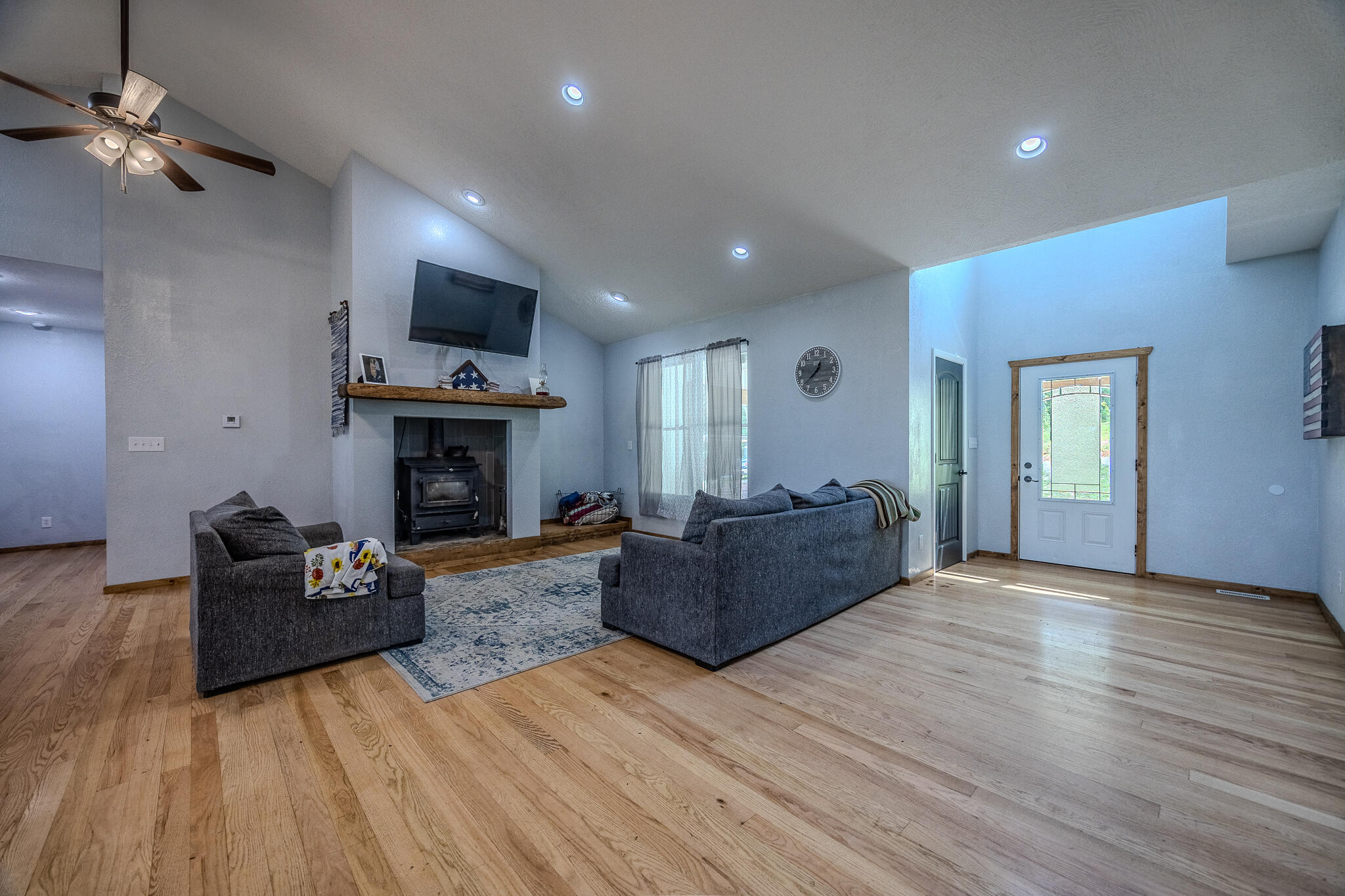 635 Shooting Star Loop Property Photo 12