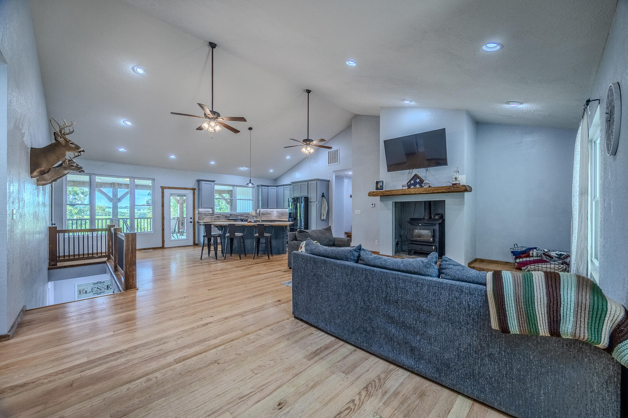 635 Shooting Star Loop Property Photo 13