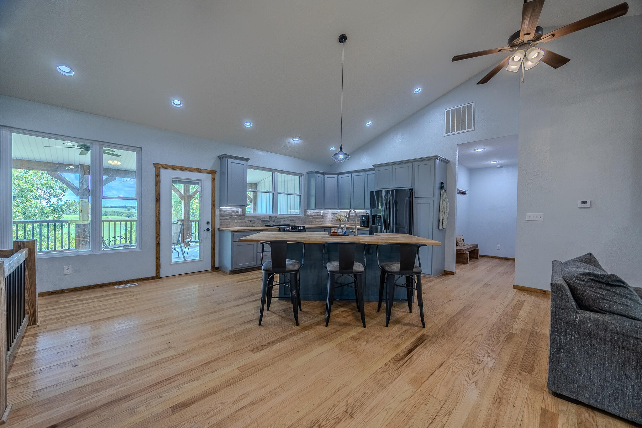 635 Shooting Star Loop Property Photo 14