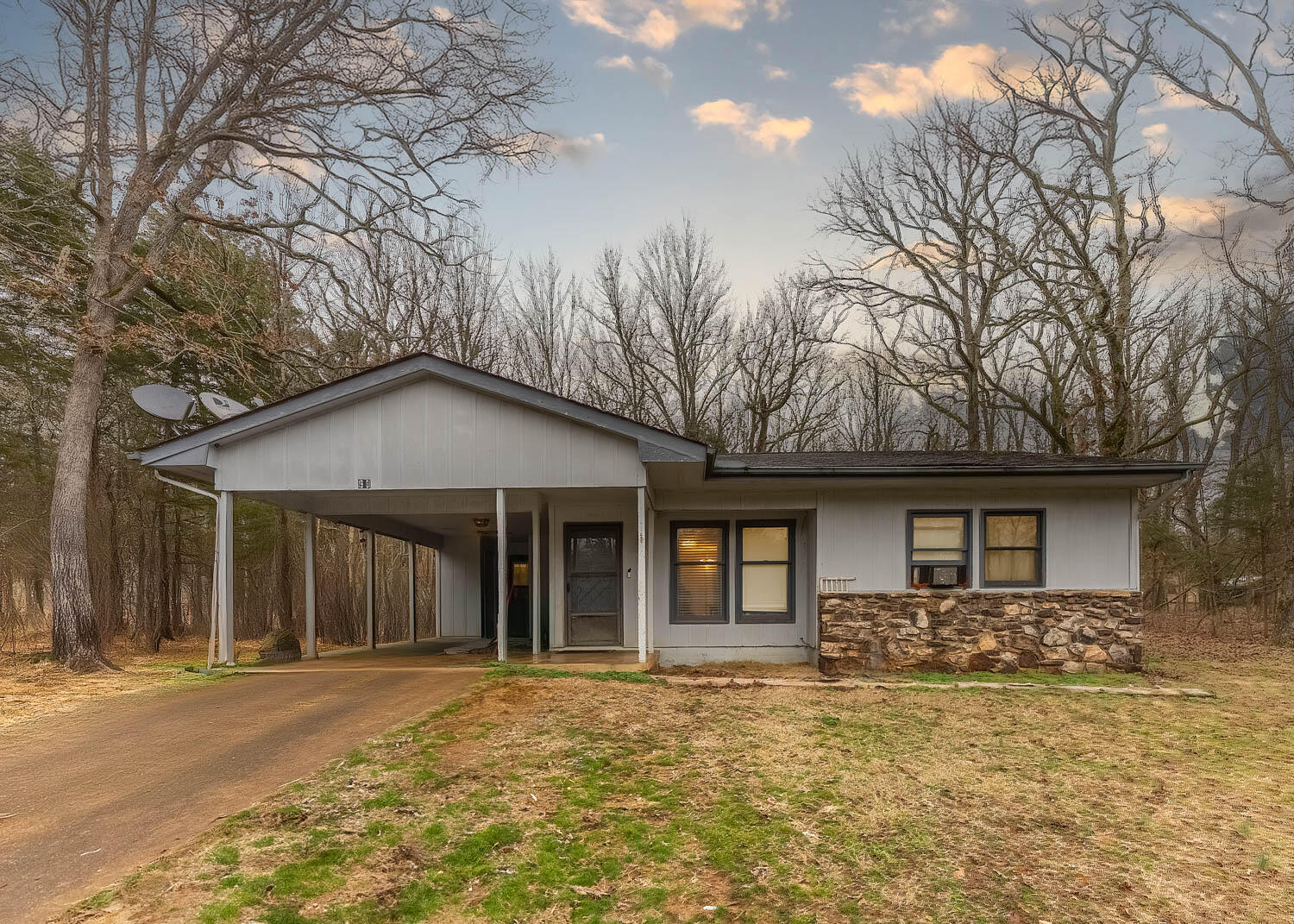 90 Saratoga Drive Property Photo 1