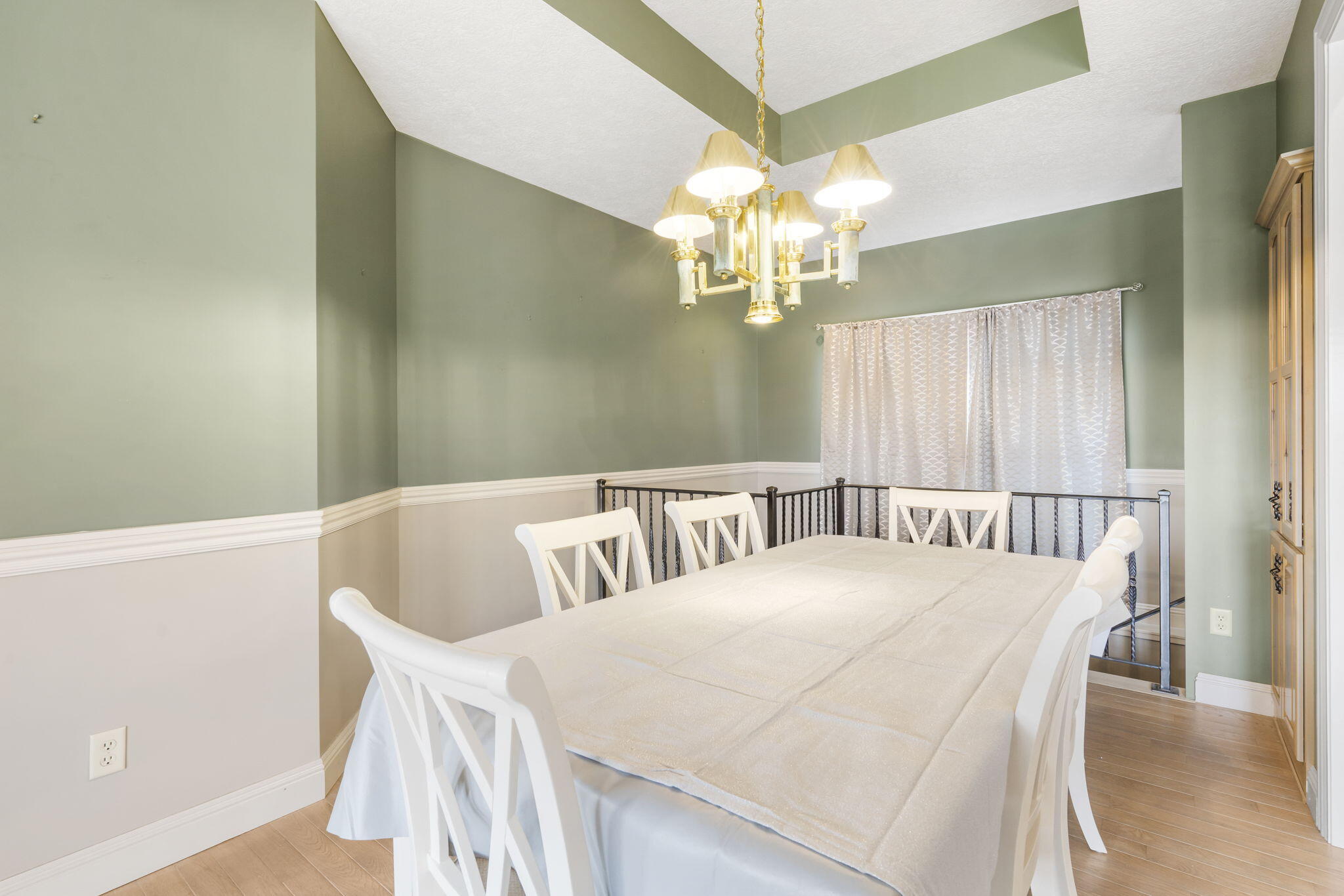 5072 East Hedgerow Drive Property Photo 8