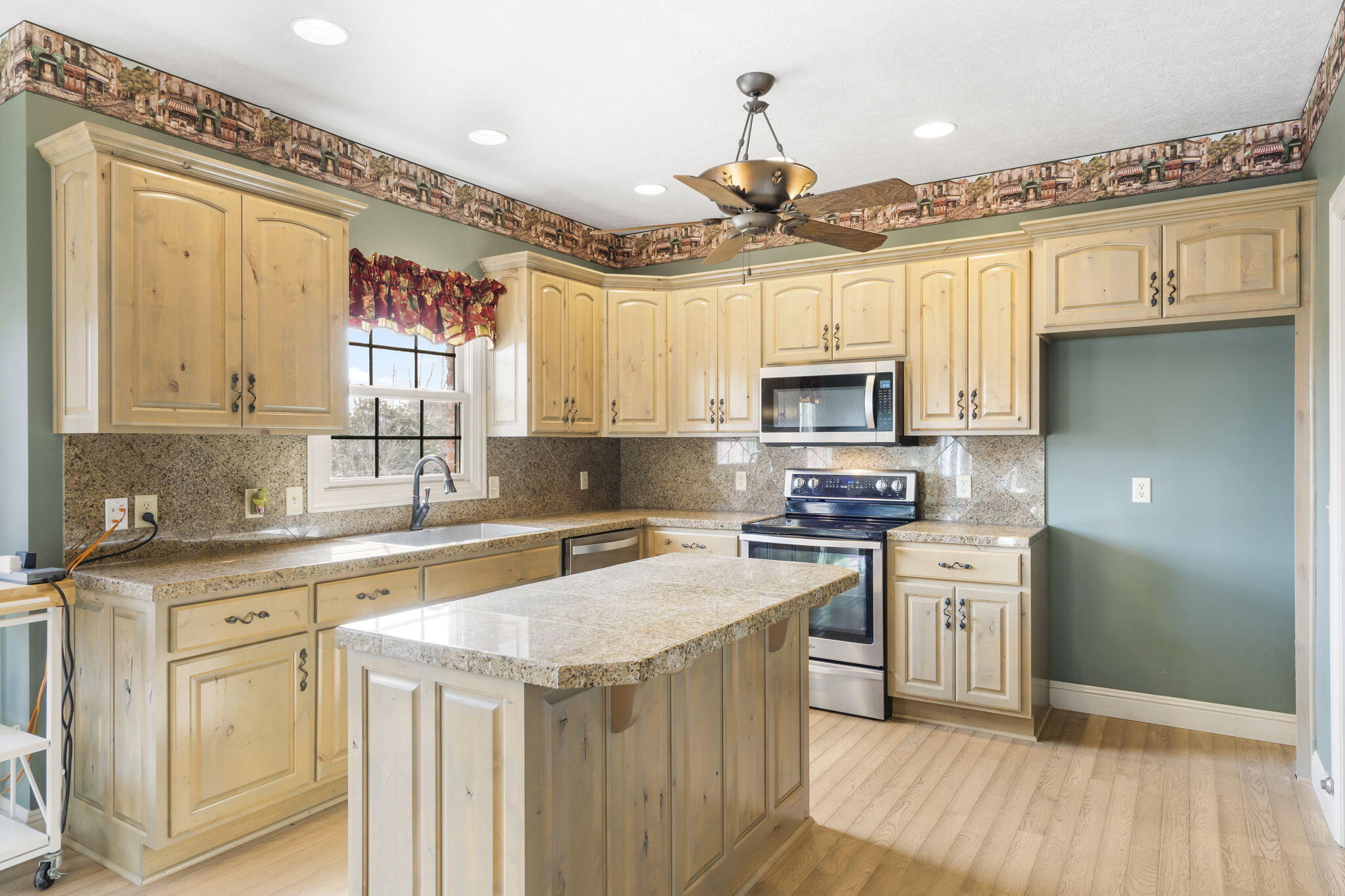 5072 East Hedgerow Drive Property Photo 10