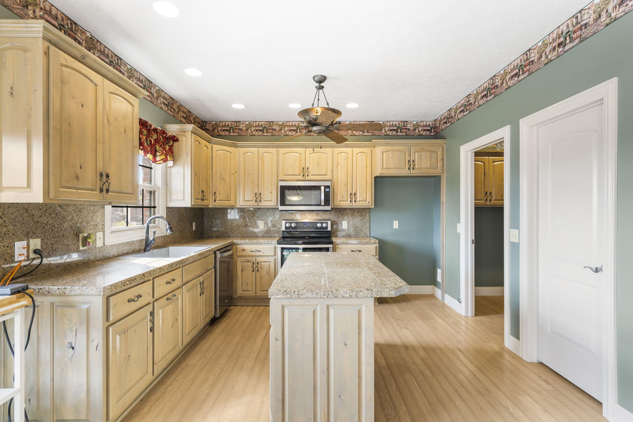 5072 East Hedgerow Drive Property Photo 11