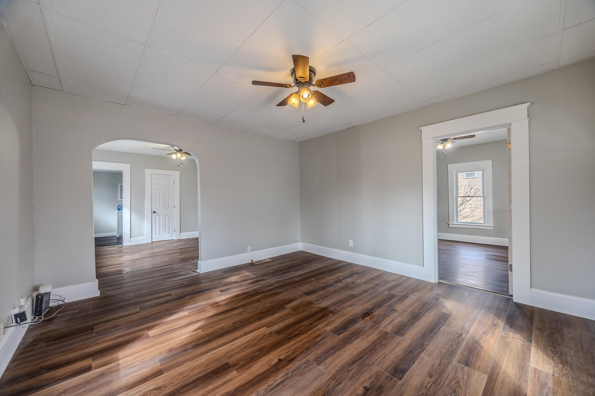 915 North Kansas Expressway Property Photo 2