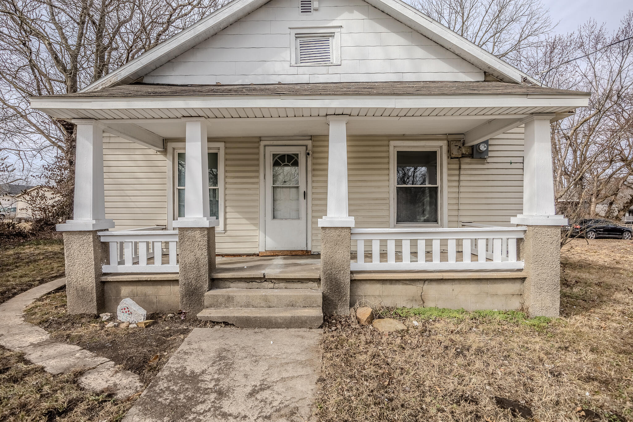 915 North Kansas Expressway Property Photo 4