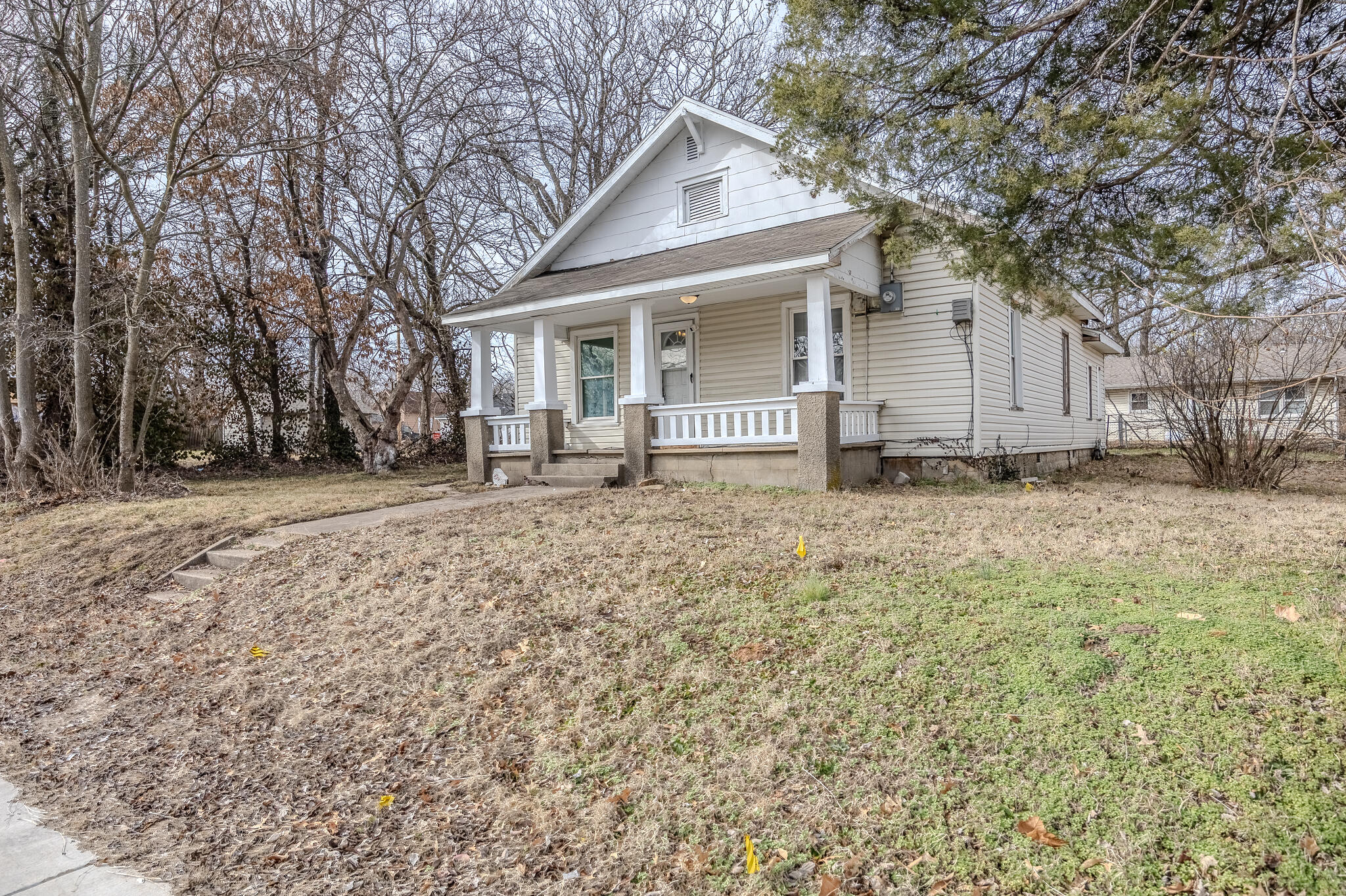 915 North Kansas Expressway Property Photo 9