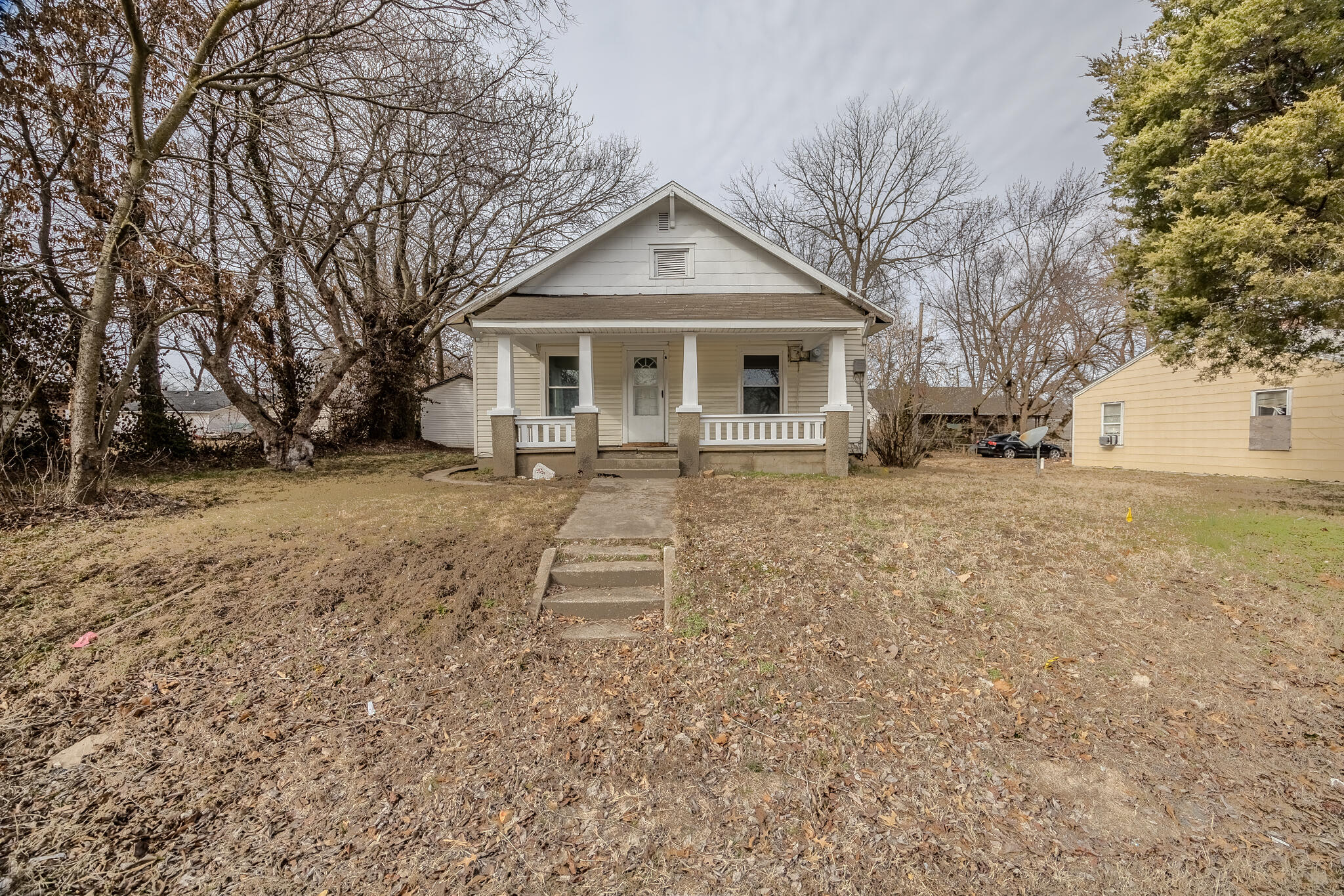 915 North Kansas Expressway Property Photo 12
