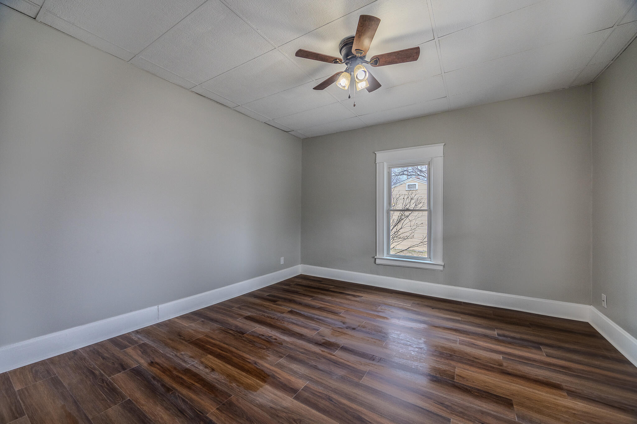 915 North Kansas Expressway Property Photo 17