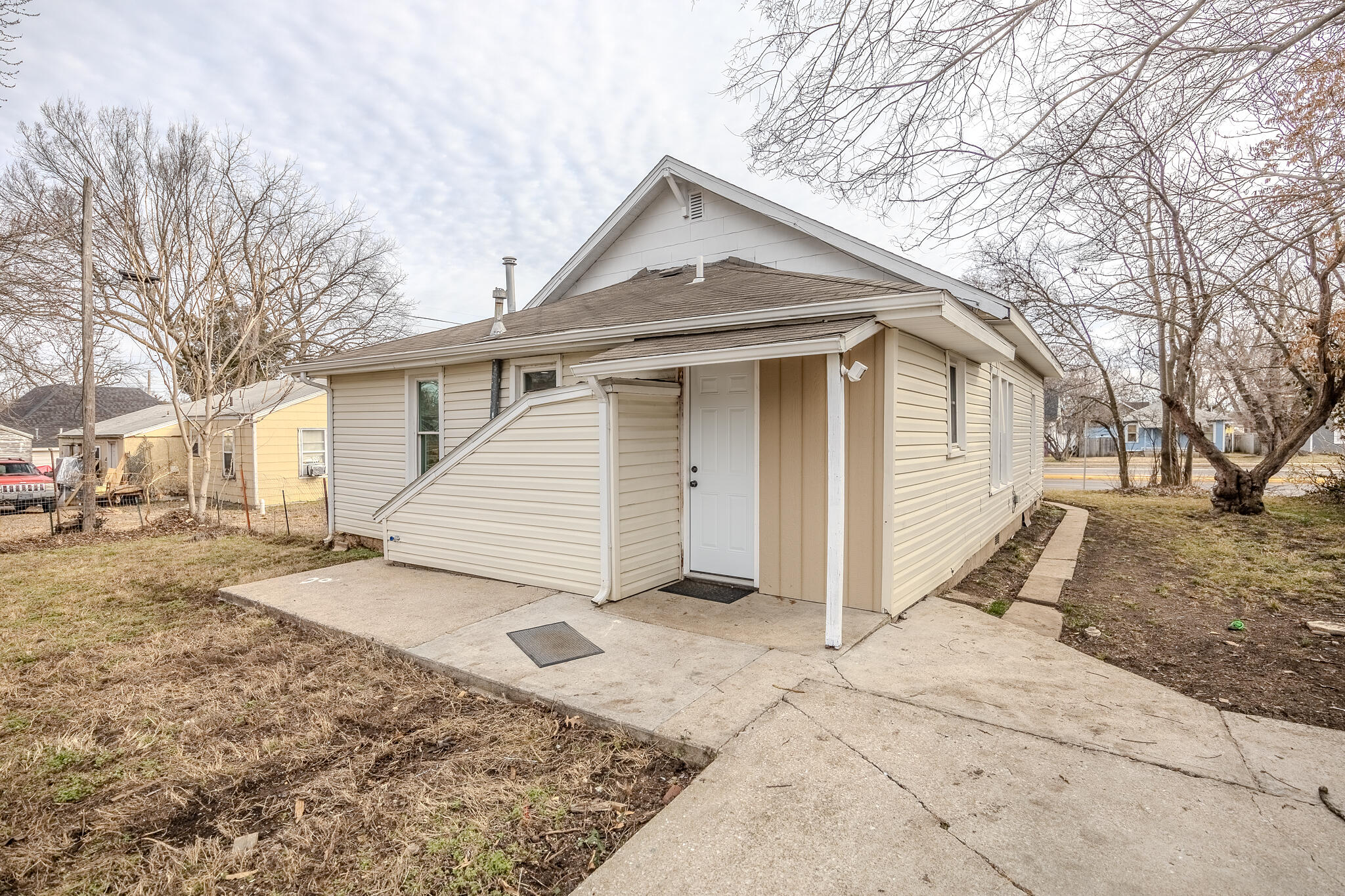 915 North Kansas Expressway Property Photo 21