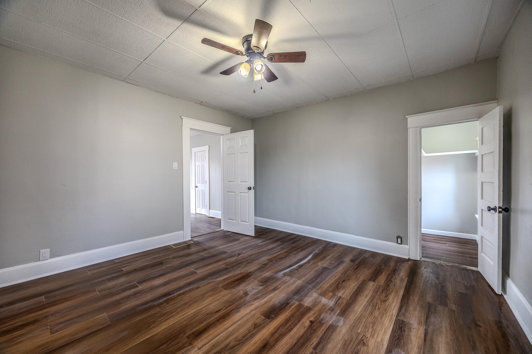 915 North Kansas Expressway Property Photo 23