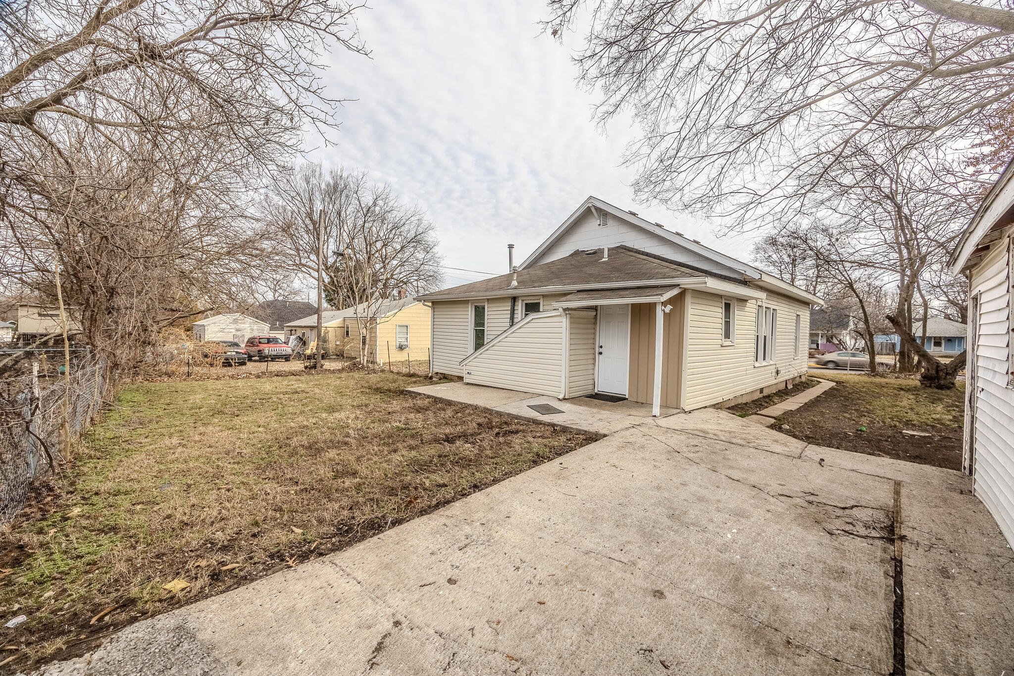 915 North Kansas Expressway Property Photo 27