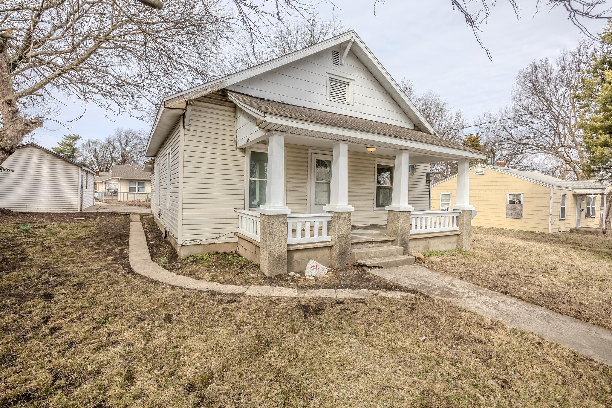 915 North Kansas Expressway Property Photo 28