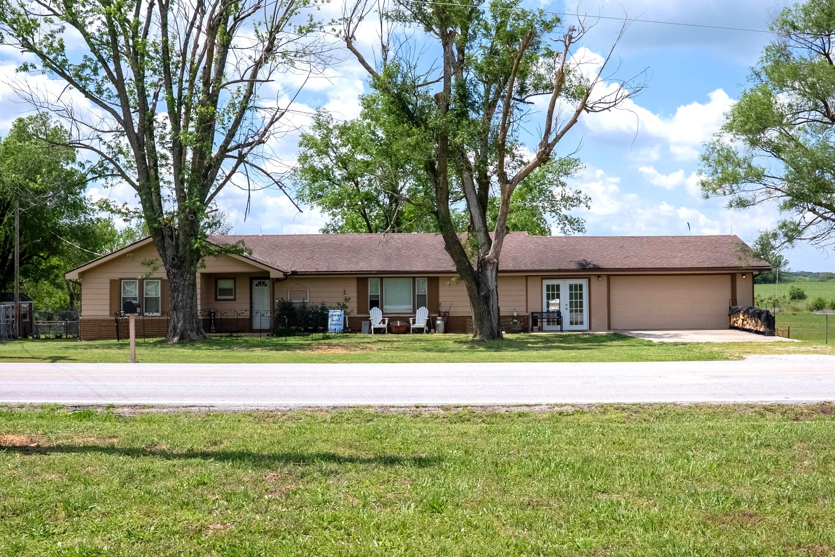 3260 North Farm Road 89 Property Photo 1