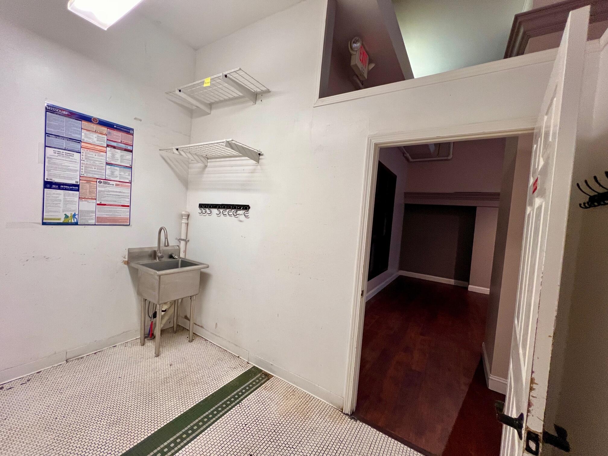 207 Park Central East Property Photo 12