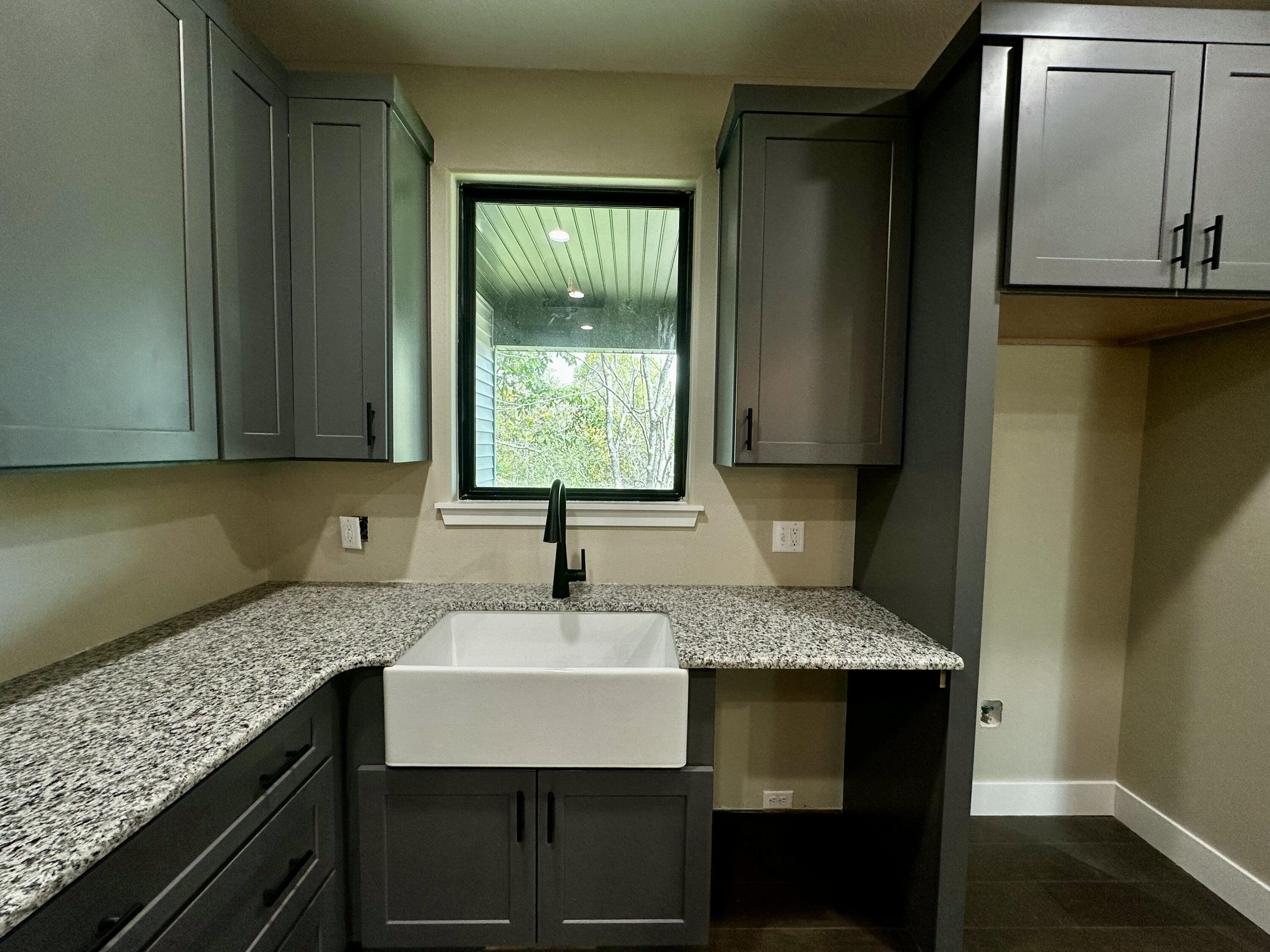 654 Walkington Lane Property Photo 3